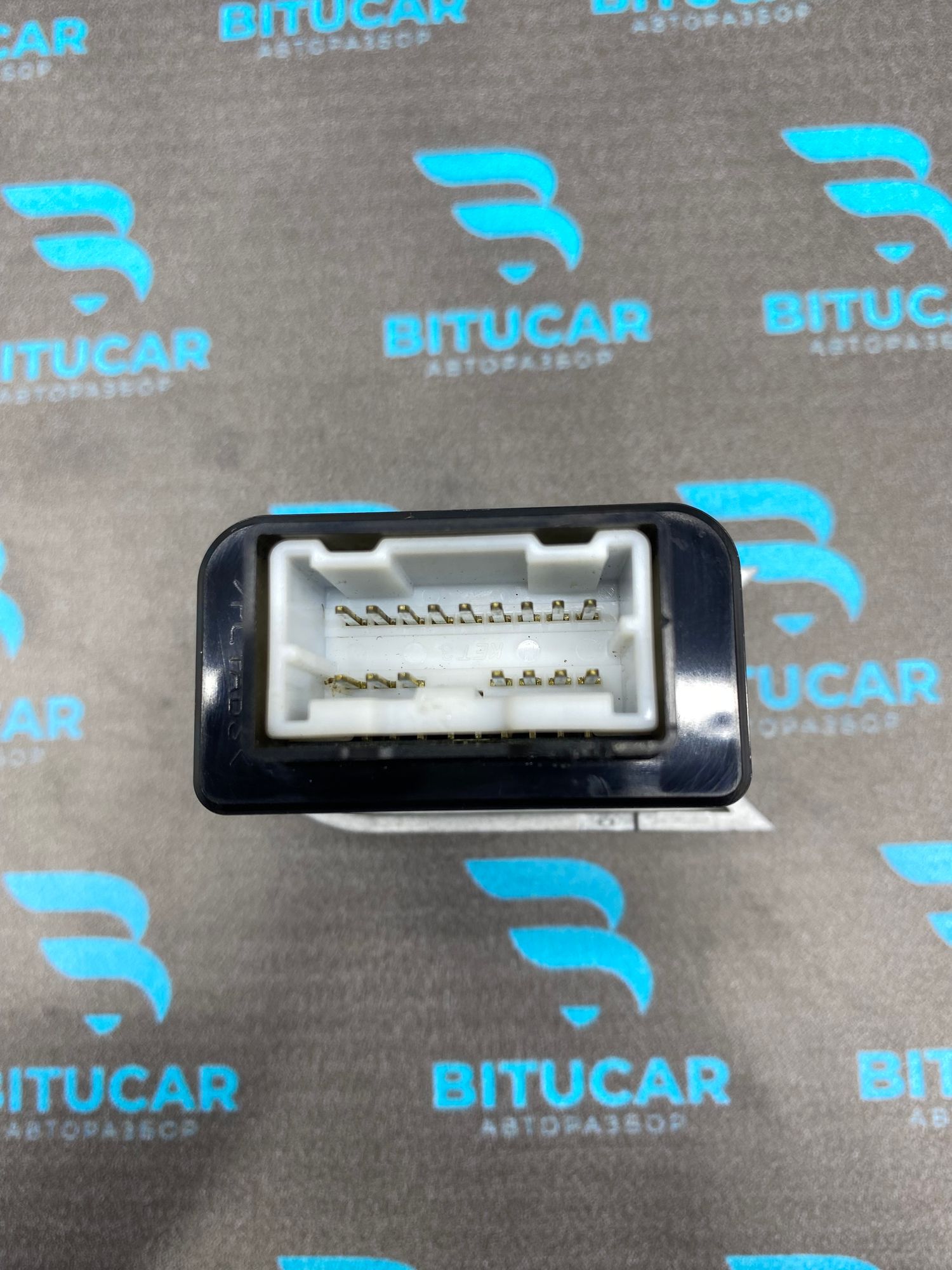 https://ycs.partsauto.market/partsauto-images/thmbs/userImages/c8f07ba63eb5b2f0f6006ea854bf8f7d/part/1f8f2f24-4e71-4190-b5b7-2b57d3108663_1770197576173.jpg