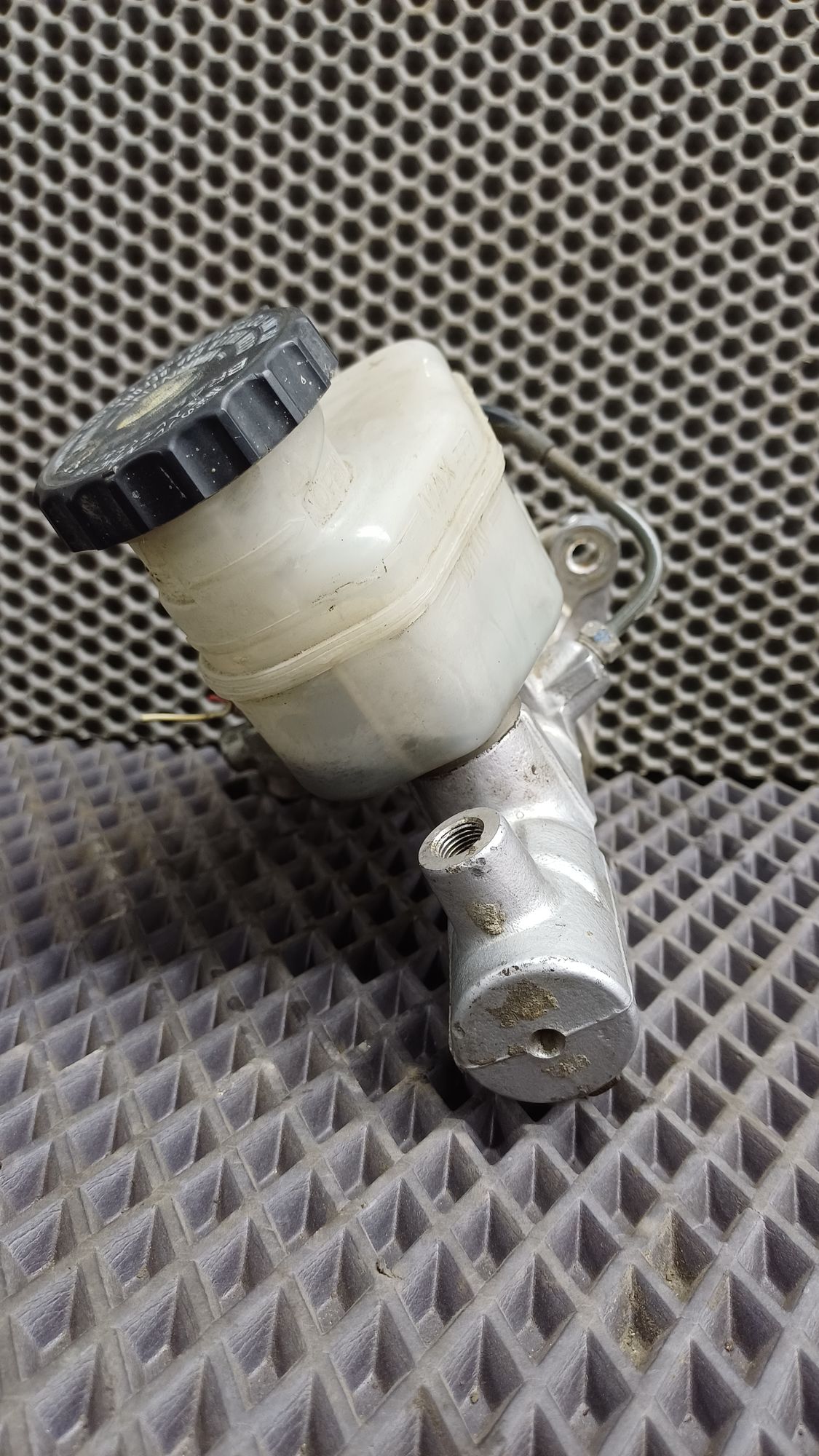 Б/У Цилиндр тормозной главный с бачком Toyota CARINA E 6 дорест. 1992—1996 1994 Зеленый, 1990 рублей, Краснодар