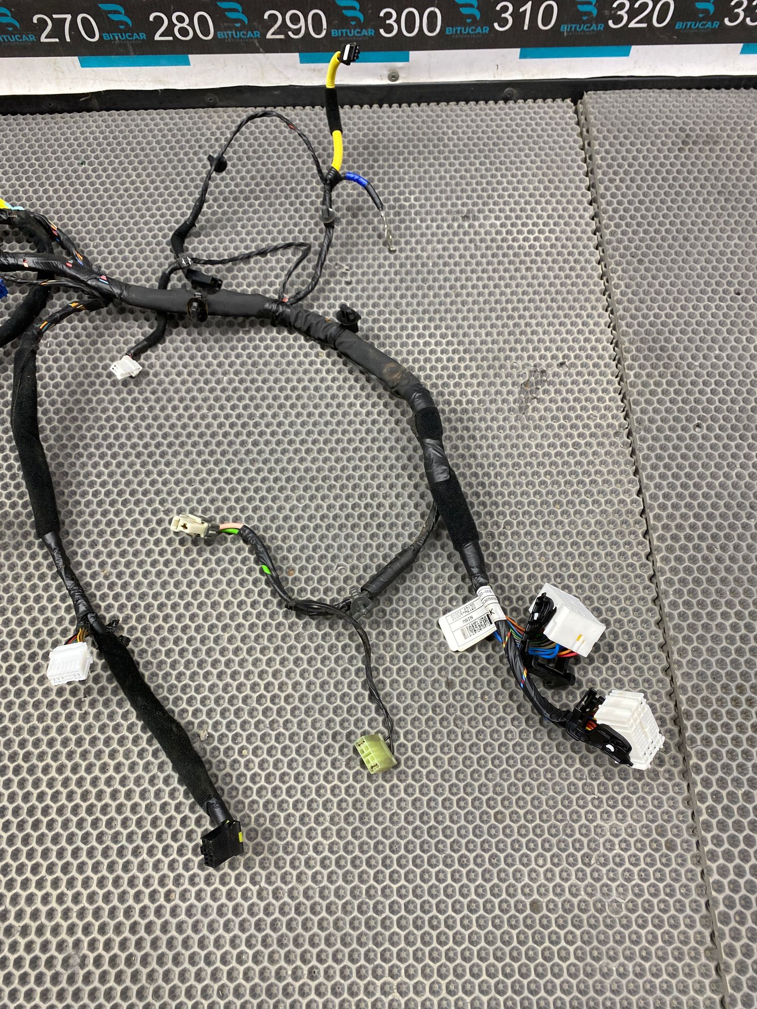 https://ycs.partsauto.market/partsauto-images/thmbs/userImages/c8f07ba63eb5b2f0f6006ea854bf8f7d/part/21da306d-ab67-4cb3-8a80-9b96c7ee82aa_1777562092502.jpg