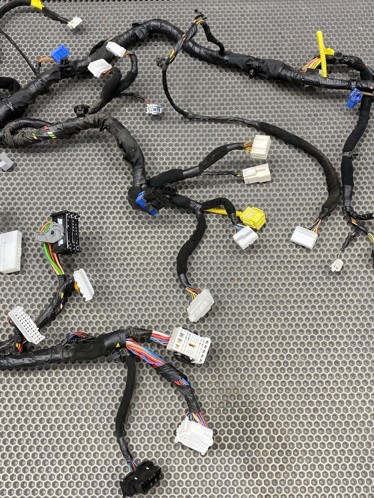 https://ycs.partsauto.market/partsauto-images/thmbs/userImages/c8f07ba63eb5b2f0f6006ea854bf8f7d/part/2203dc99-4465-4883-a295-4c6e155711b4_1777562092252.jpg