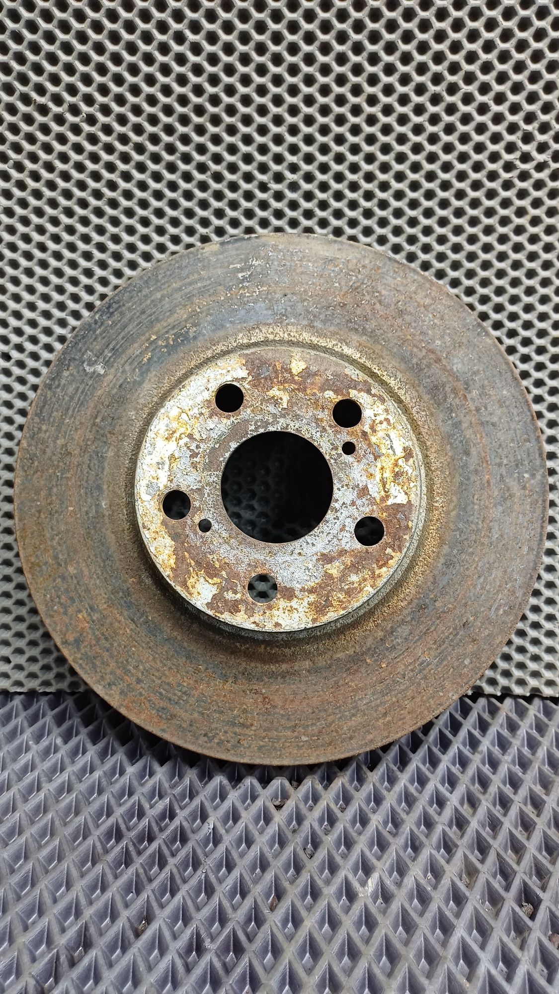 Б/У Диск тормозной передний Toyota CARINA E 6 дорест. 1992—1996 1994 Зеленый, 1390 рублей, Краснодар