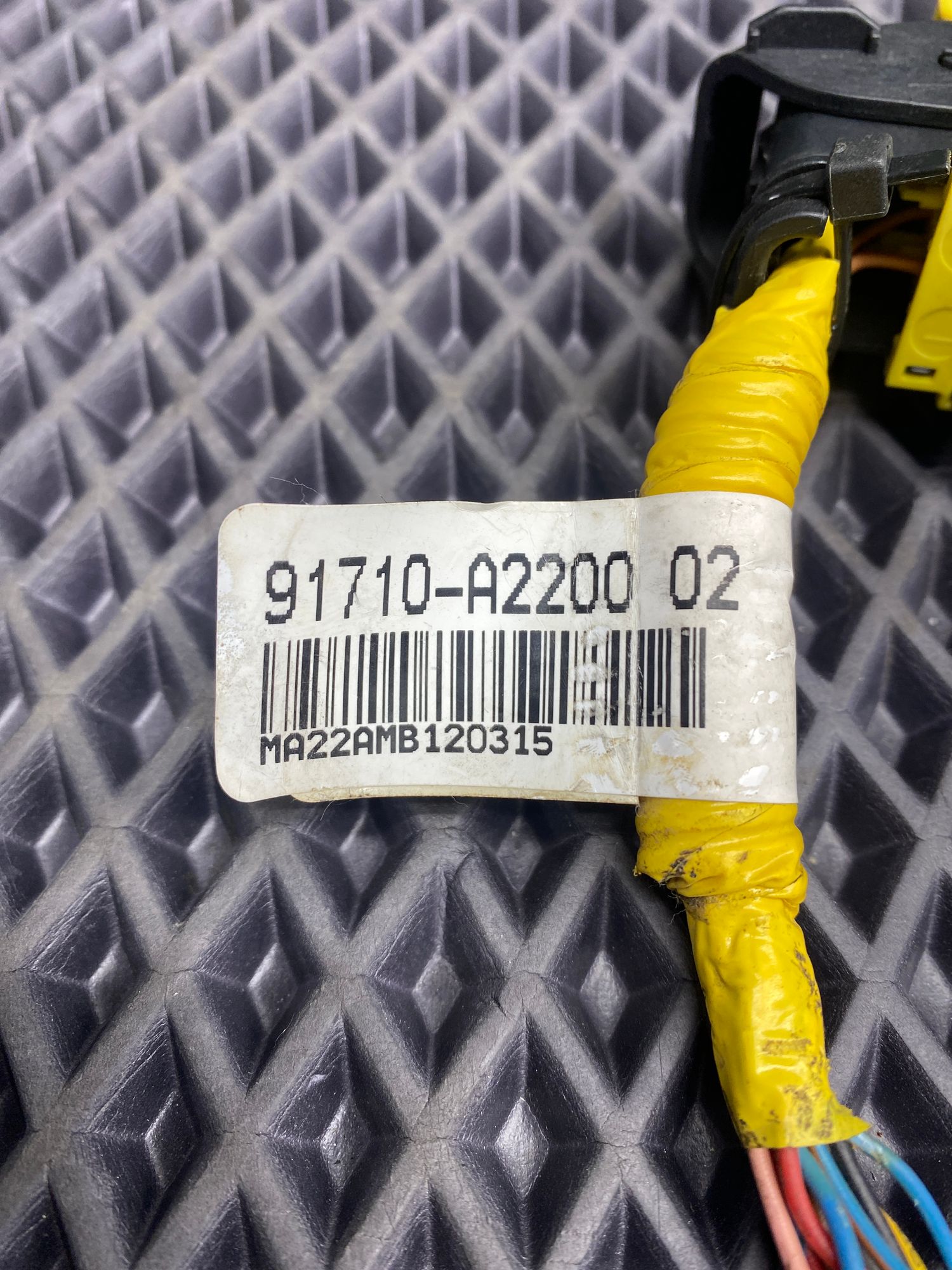 Б/У Фишка блока airbag центральной консоли Kia Ceed 2 JD (G4FG) 1.6L AT 2013 Хэтчбек, 990 рублей, Краснодар