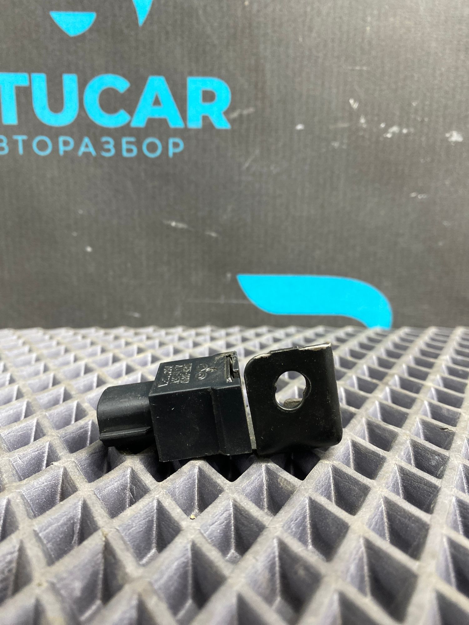 https://ycs.partsauto.market/partsauto-images/thmbs/userImages/c8f07ba63eb5b2f0f6006ea854bf8f7d/part/24d9d473-27b0-4e64-b3bf-b60b7a347b63_1774096549488.jpg