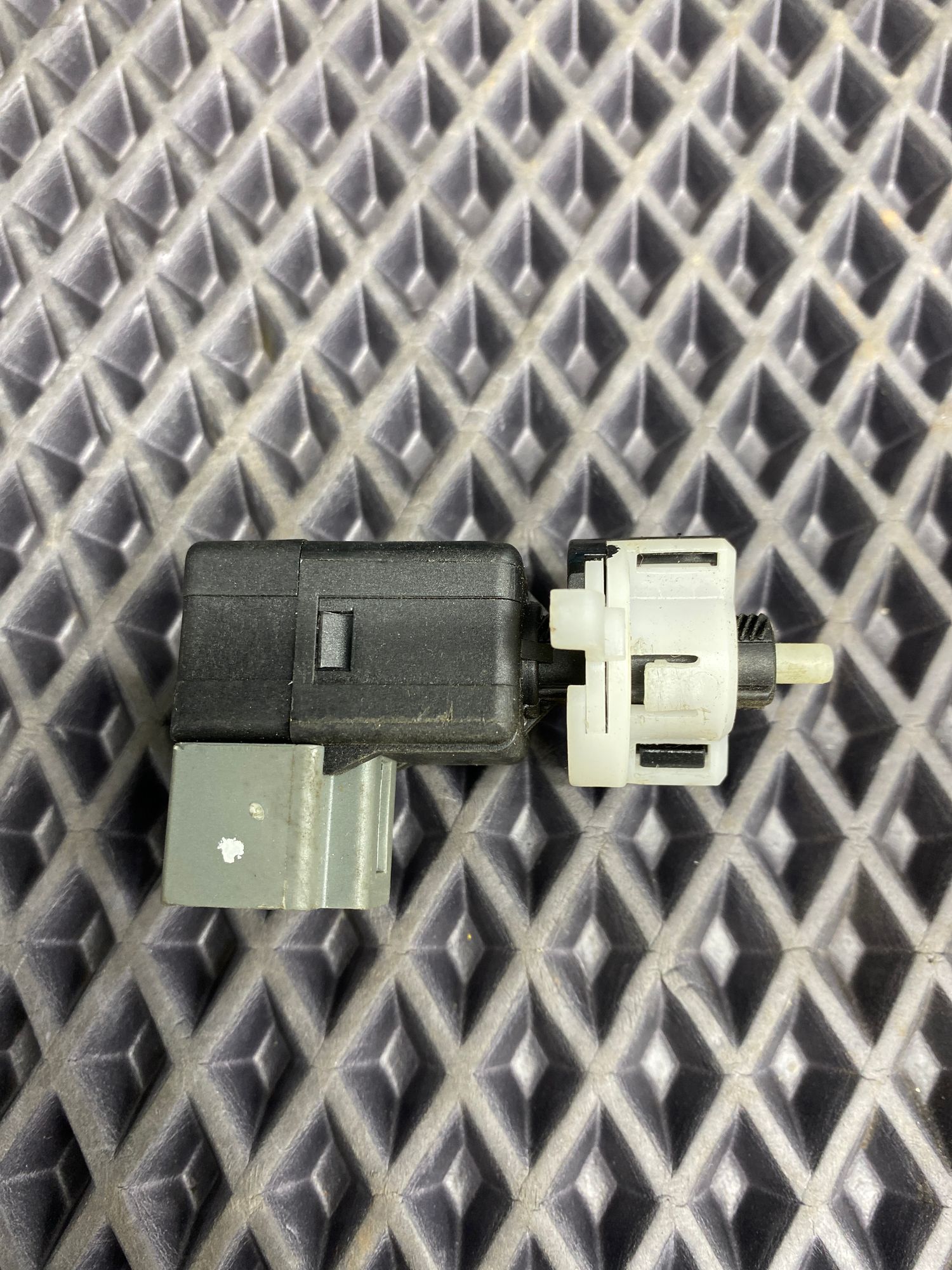 https://ycs.partsauto.market/partsauto-images/thmbs/userImages/c8f07ba63eb5b2f0f6006ea854bf8f7d/part/24ec2b57-d62c-47ea-9375-883bba0495af_1773994989817.jpg