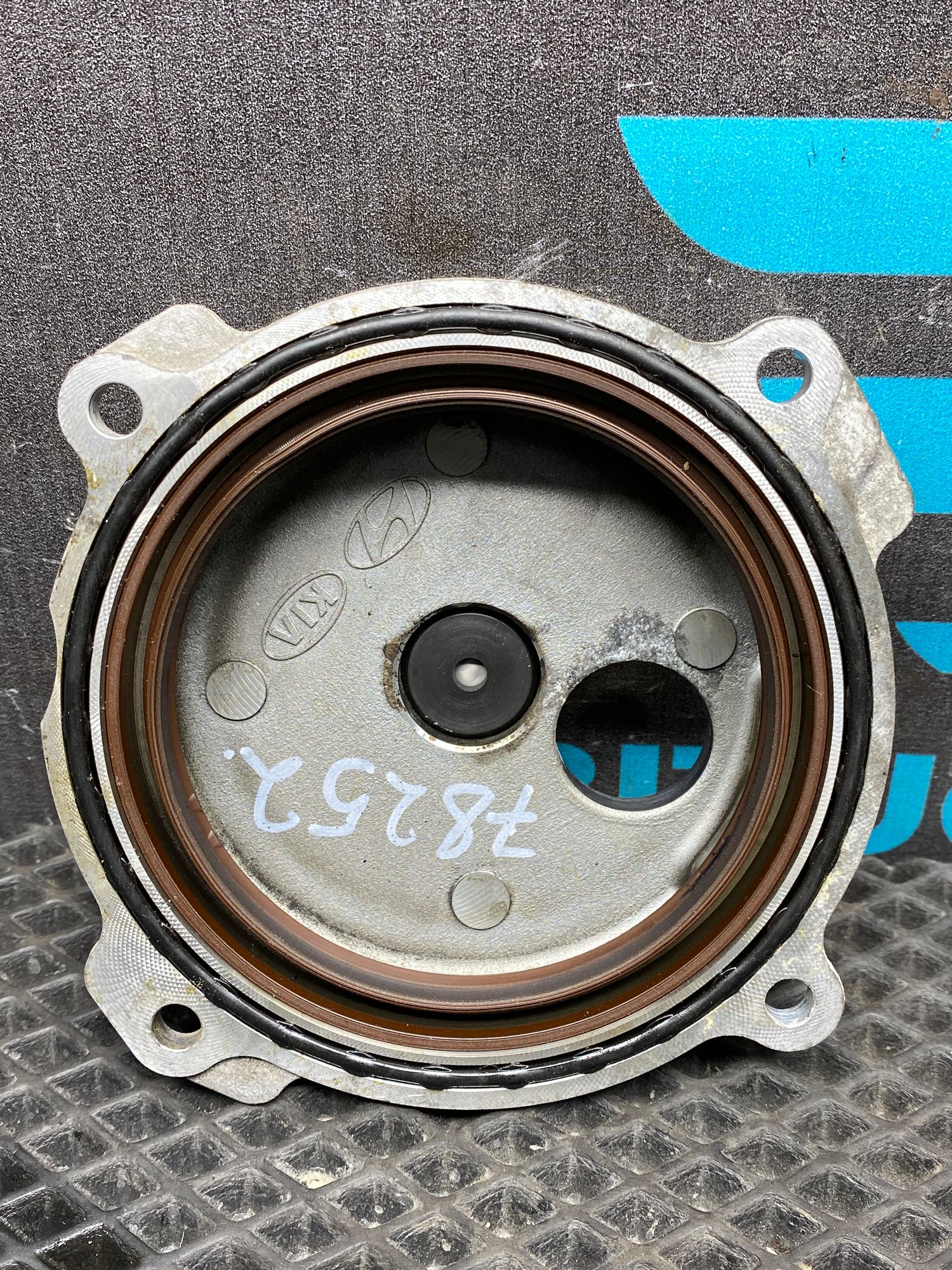 https://ycs.partsauto.market/partsauto-images/thmbs/userImages/c8f07ba63eb5b2f0f6006ea854bf8f7d/part/25173028-4243-40cc-8e13-49c625cecb77_1777273459888.jpg