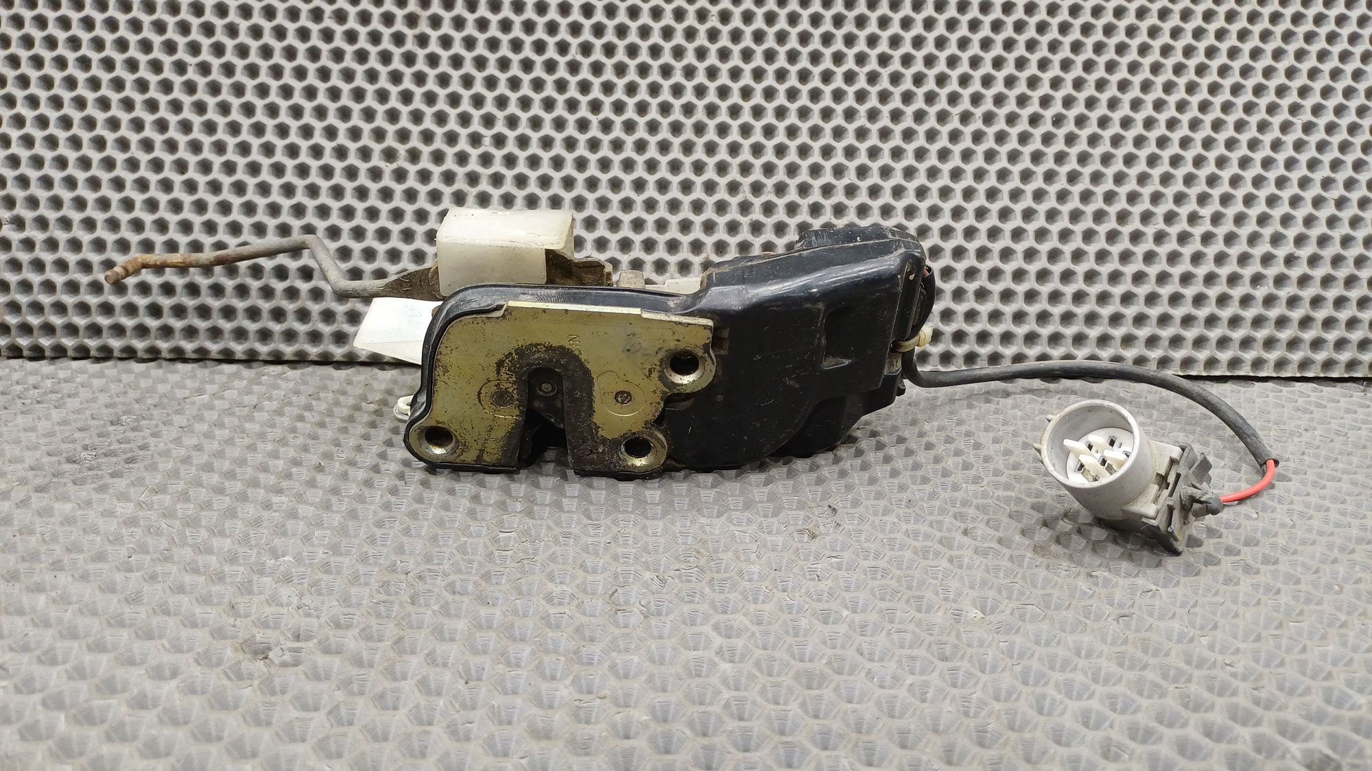 Б/У Замок двери правой передней Toyota CARINA E 6 дорест. 1992—1996 1994 Зеленый, 990 рублей, Краснодар