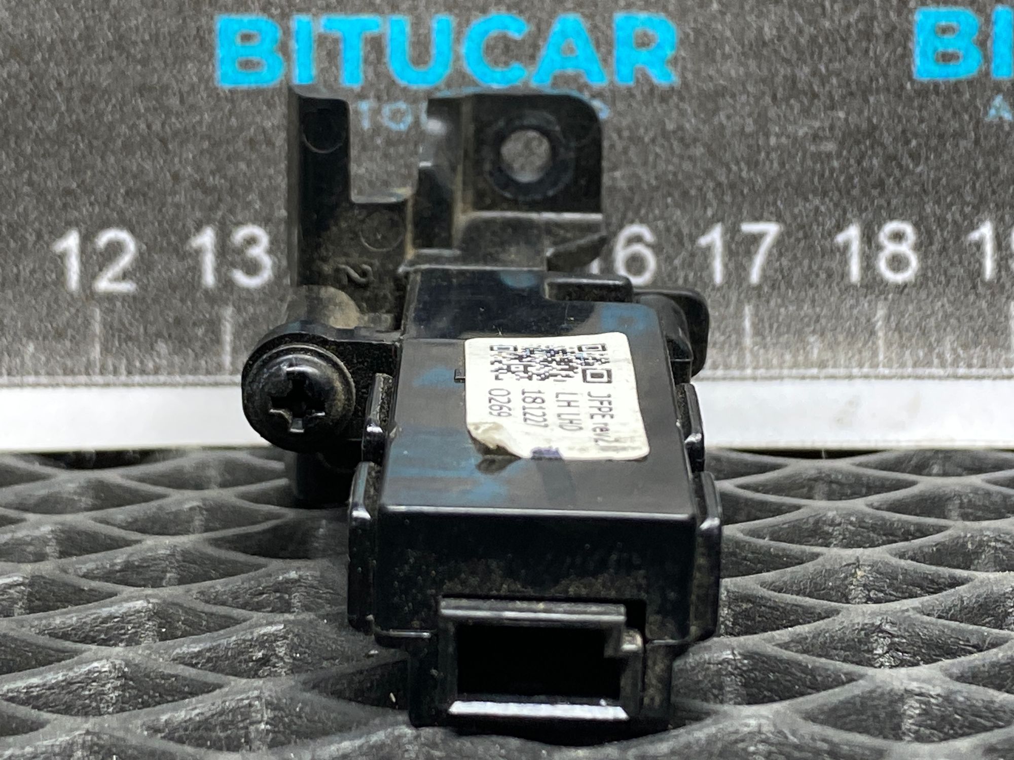 https://ycs.partsauto.market/partsauto-images/thmbs/userImages/c8f07ba63eb5b2f0f6006ea854bf8f7d/part/257d1685-8c00-408d-91e3-bc450968f6a6_1777726536780.jpg