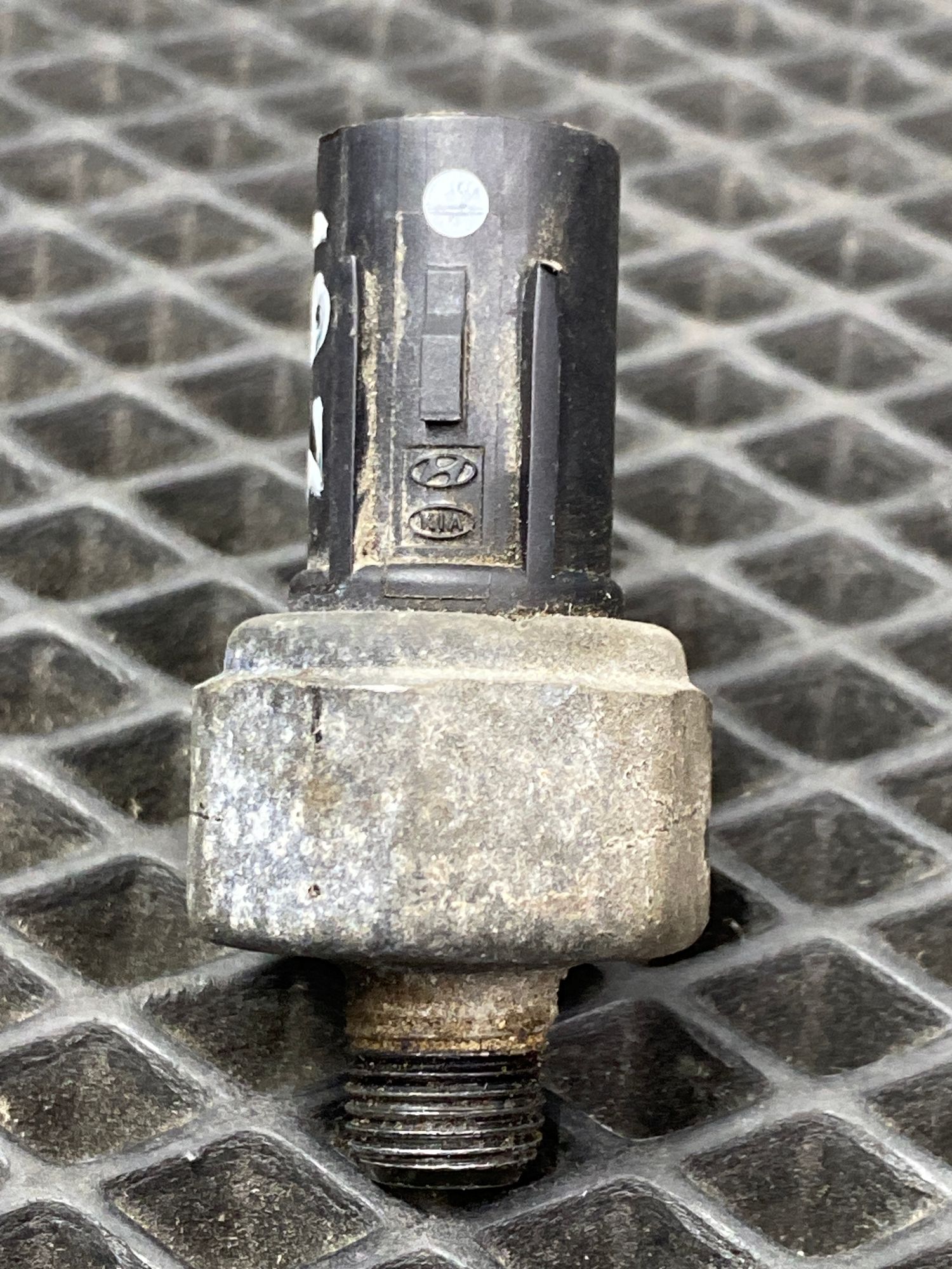 Б/У Датчик давления масла Kia Optima 4 JF (G4KJ) 2.4L AT 2019 GT-Line, 499 рублей, Краснодар