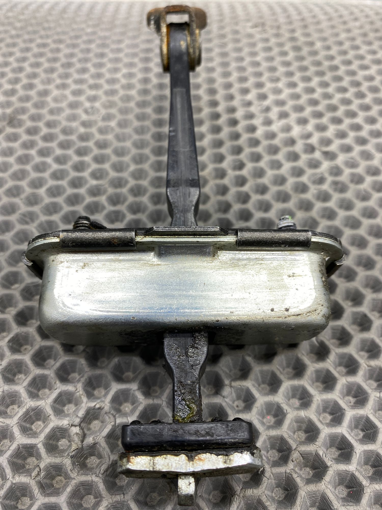 https://ycs.partsauto.market/partsauto-images/thmbs/userImages/c8f07ba63eb5b2f0f6006ea854bf8f7d/part/27b6f373-a16e-44f8-8fe7-9de269fbab48_1775044528680.jpg