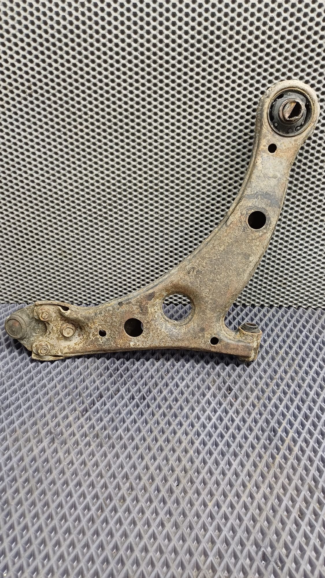 Б/У Рычаг передний левый нижний Toyota CARINA E 6 дорест. 1992—1996 1994 Зеленый, 1290 рублей, Краснодар