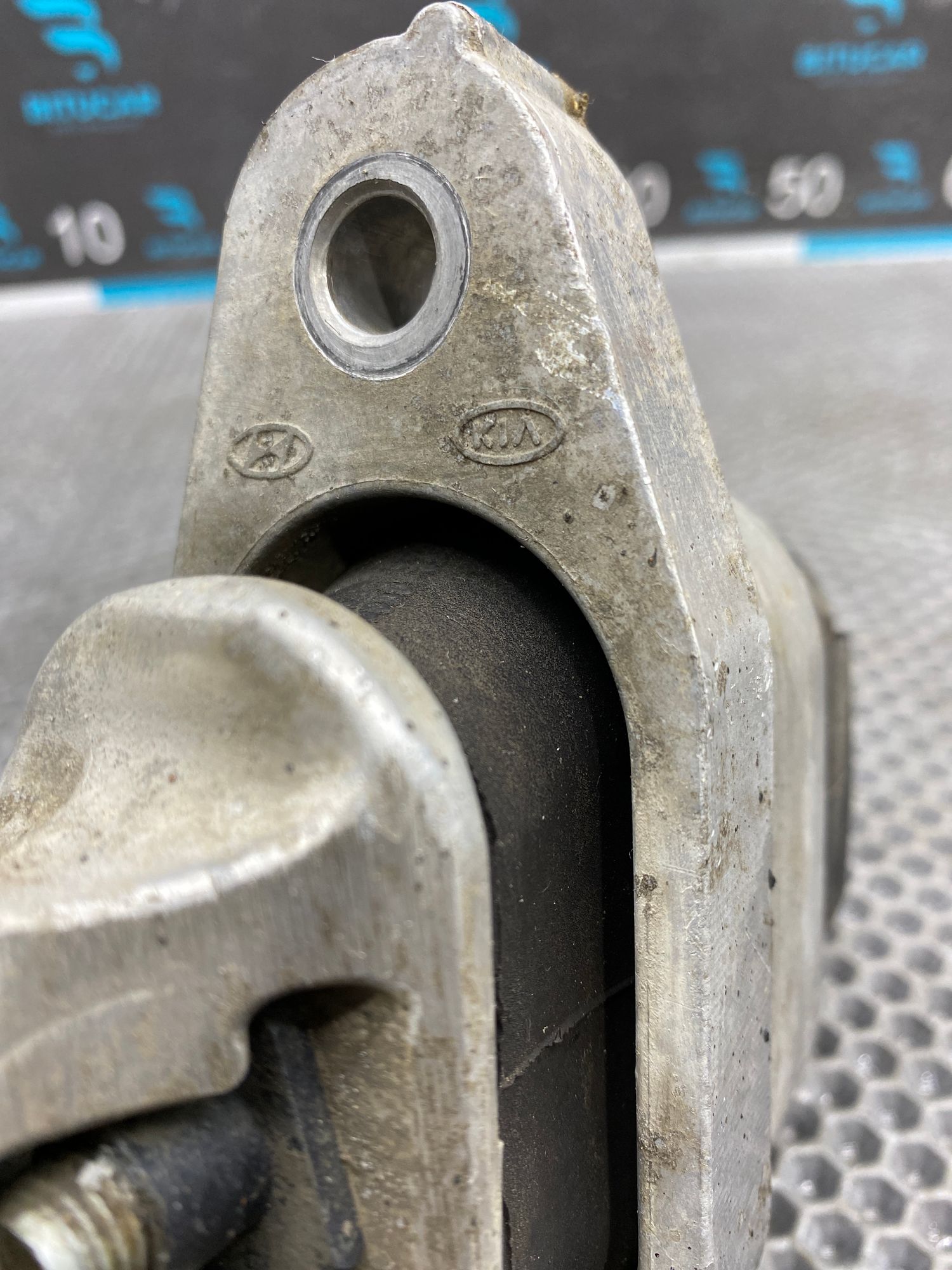 https://ycs.partsauto.market/partsauto-images/thmbs/userImages/c8f07ba63eb5b2f0f6006ea854bf8f7d/part/27e9d5ae-82bc-42dc-96ad-f7d4e5084c71_1775200642781.jpg