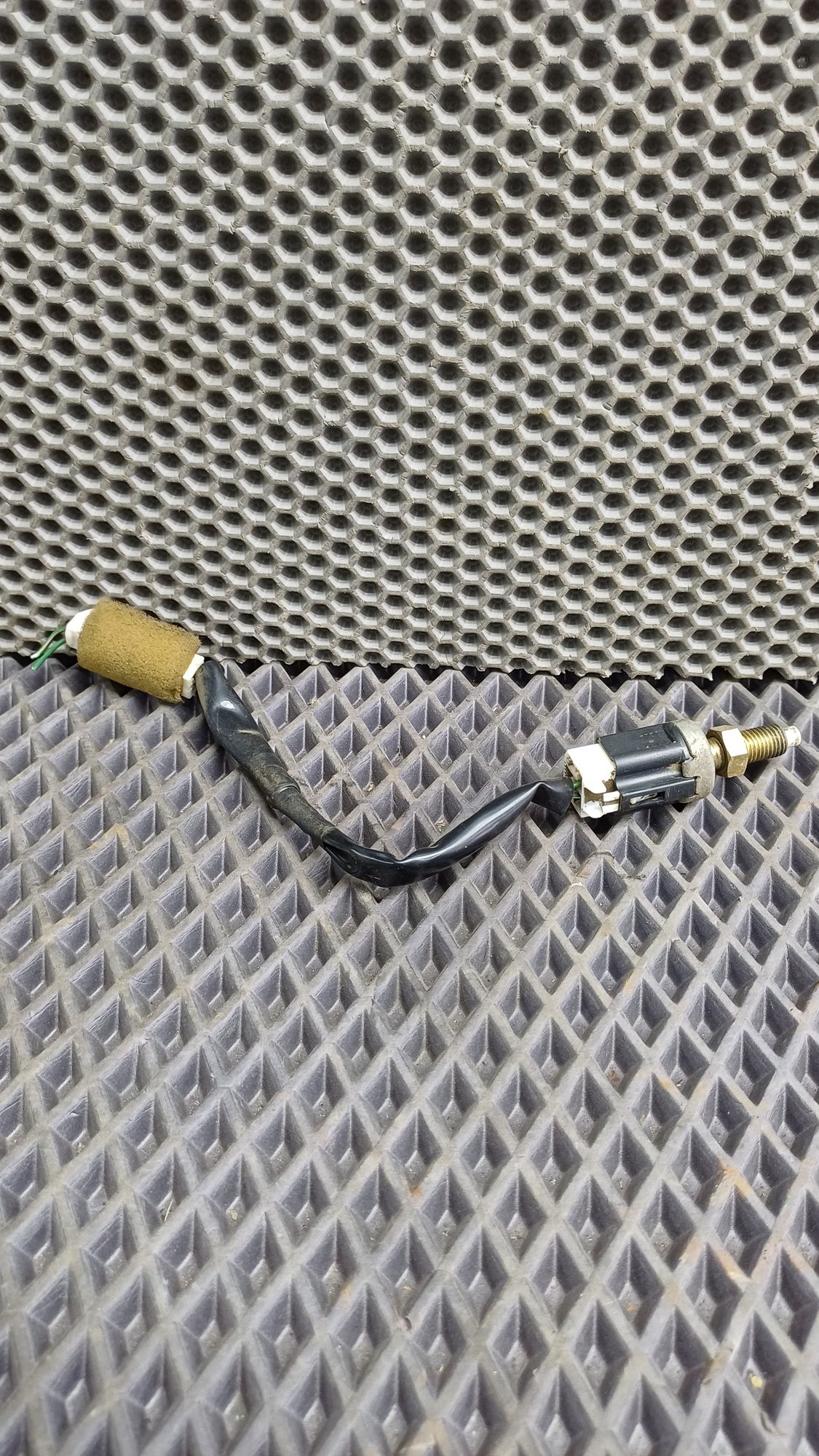 Б/У Концевик педали тормоза с фишкой  Toyota CARINA E 6 дорест. 1992—1996 1994 Зеленый, 990 рублей, Краснодар