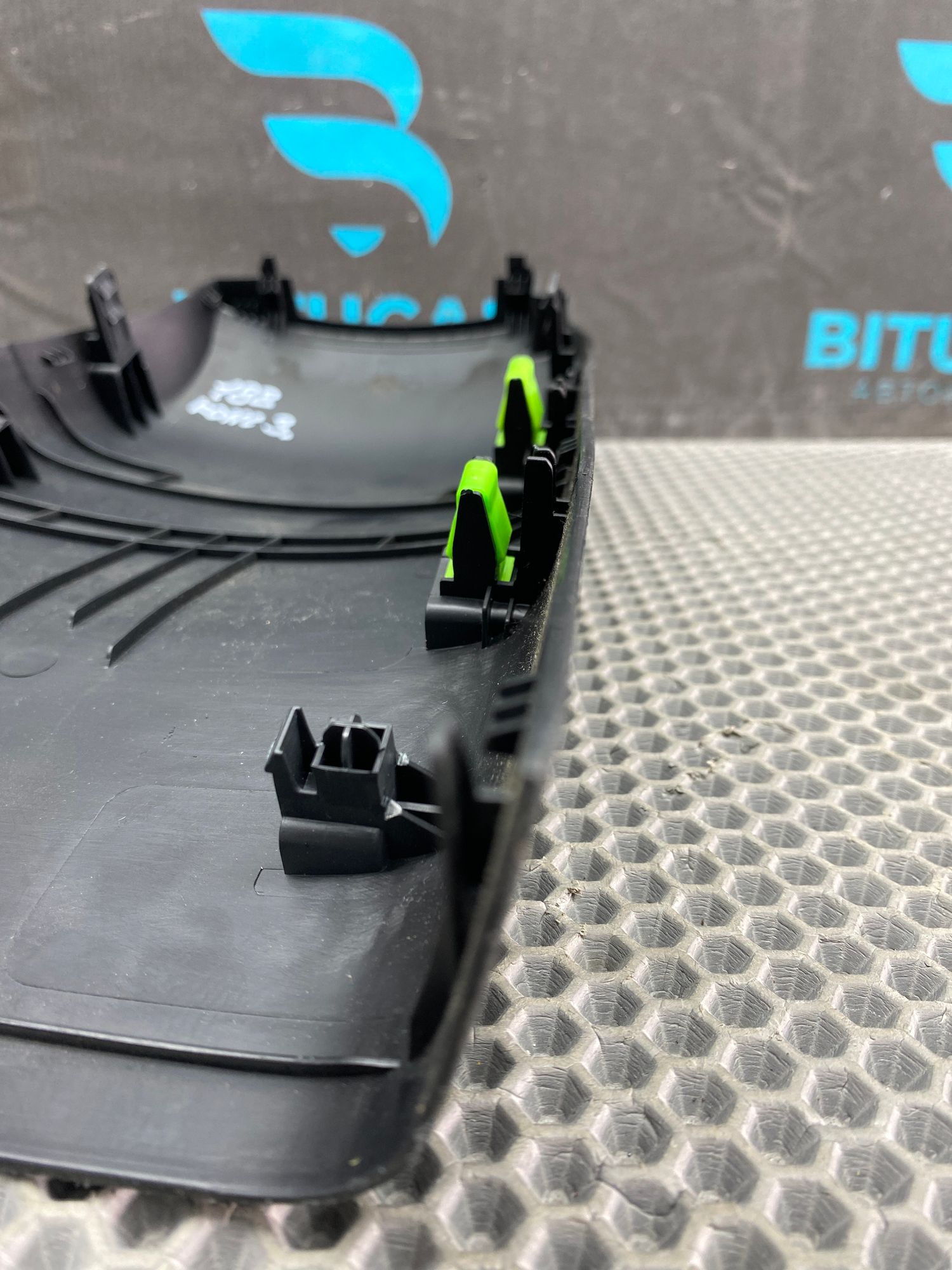 https://ycs.partsauto.market/partsauto-images/thmbs/userImages/c8f07ba63eb5b2f0f6006ea854bf8f7d/part/283359eb-e137-429b-8ed8-73572a3de811_1777538038268.jpg