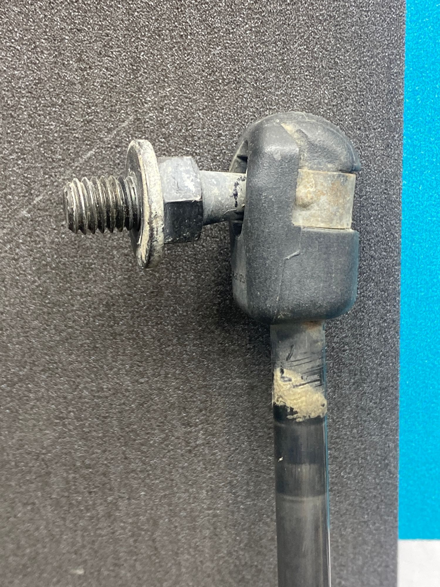 Б/У Амортизатор крышки багажника Kia Ceed 2 JD (G4FG) 1.6L AT 2013 Хэтчбек, 990 рублей, Краснодар