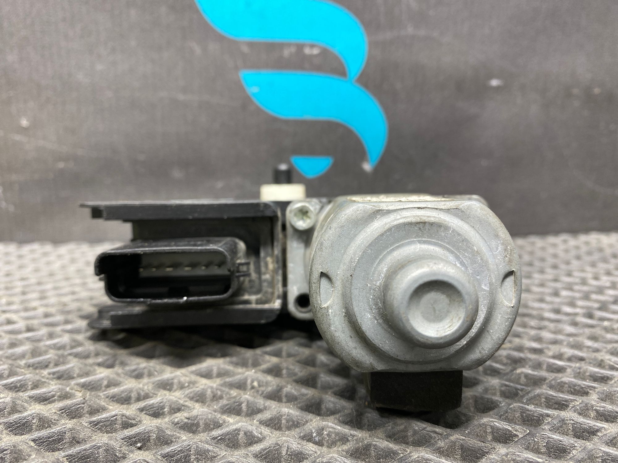 https://ycs.partsauto.market/partsauto-images/thmbs/userImages/c8f07ba63eb5b2f0f6006ea854bf8f7d/part/29cf5570-e612-49f5-82f7-4e5f9e64588c_1776945991819.jpg