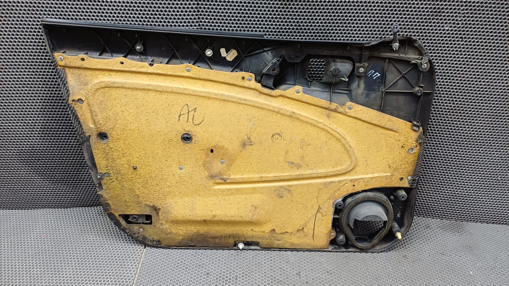 Б/У Обшивка двери передней правой Toyota CARINA E 6 дорест. 1992—1996 1994 Зеленый, 1790 рублей, Краснодар