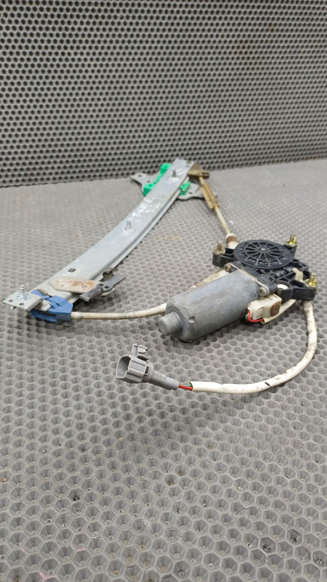 Б/У Стеклоподъемник задней левой двери Toyota CARINA E 6 дорест. 1992—1996 1994 Зеленый, 1990 рублей, Краснодар