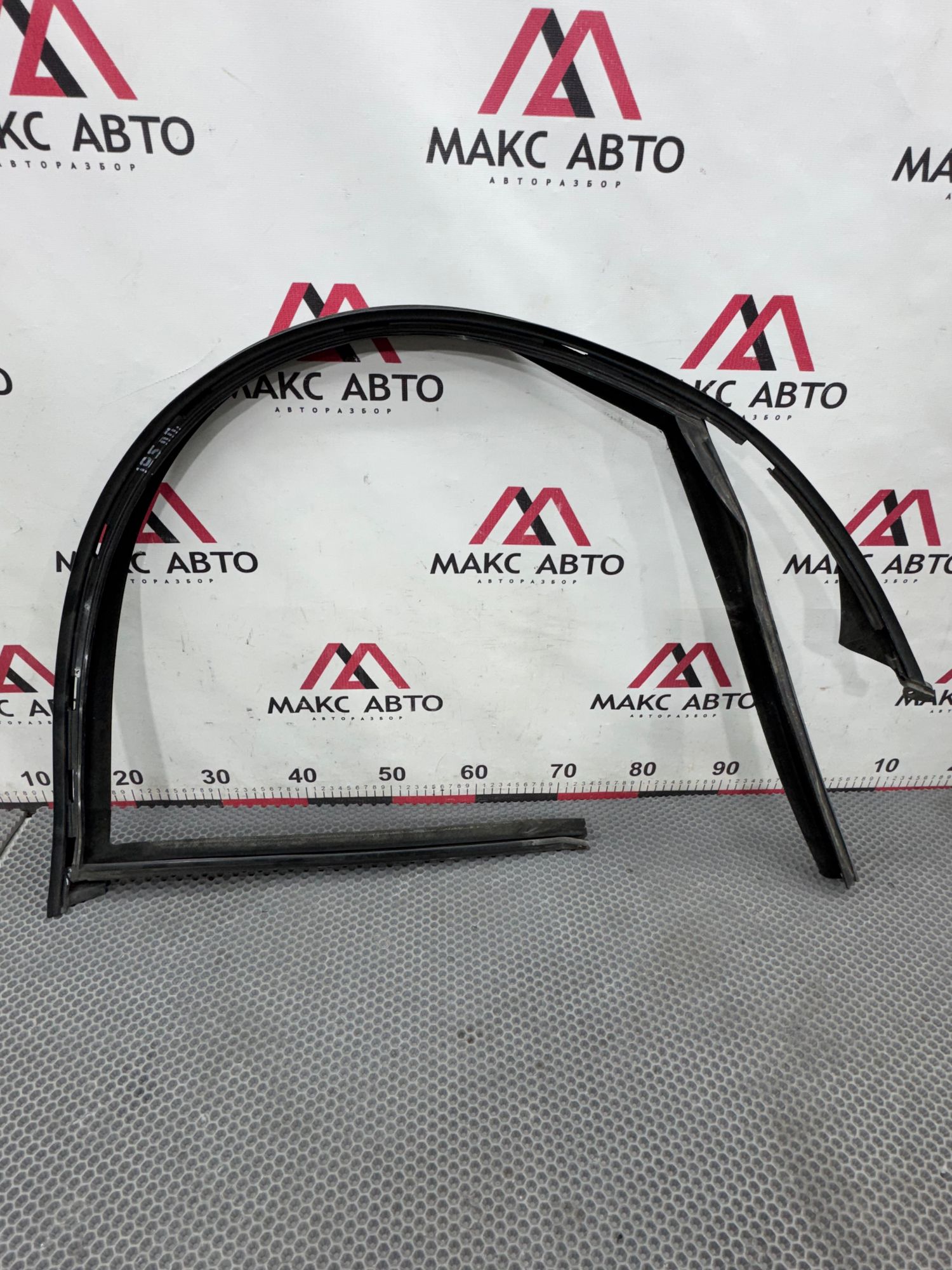 Уплотнитель стекла внешний передней правой двери null, 990 рублей, Краснодар