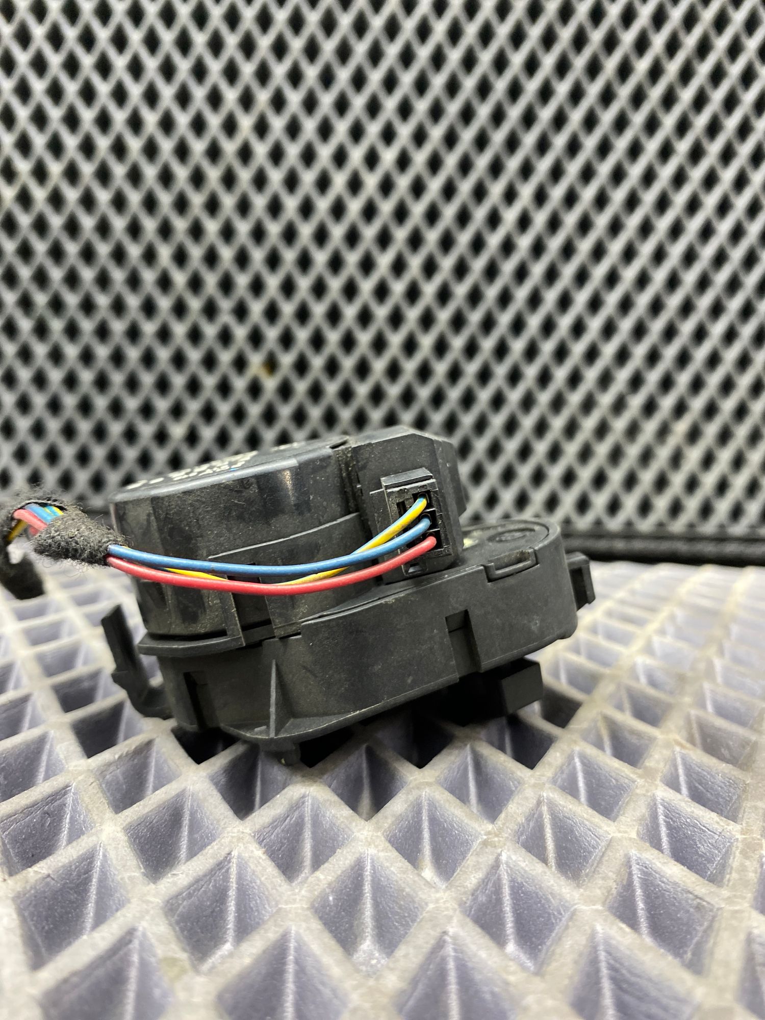 Б/У Сервопривод заслонки отопителя BMW 7-Series 4 дорест. 2001—2005 2003 Черный, 890 рублей, Краснодар