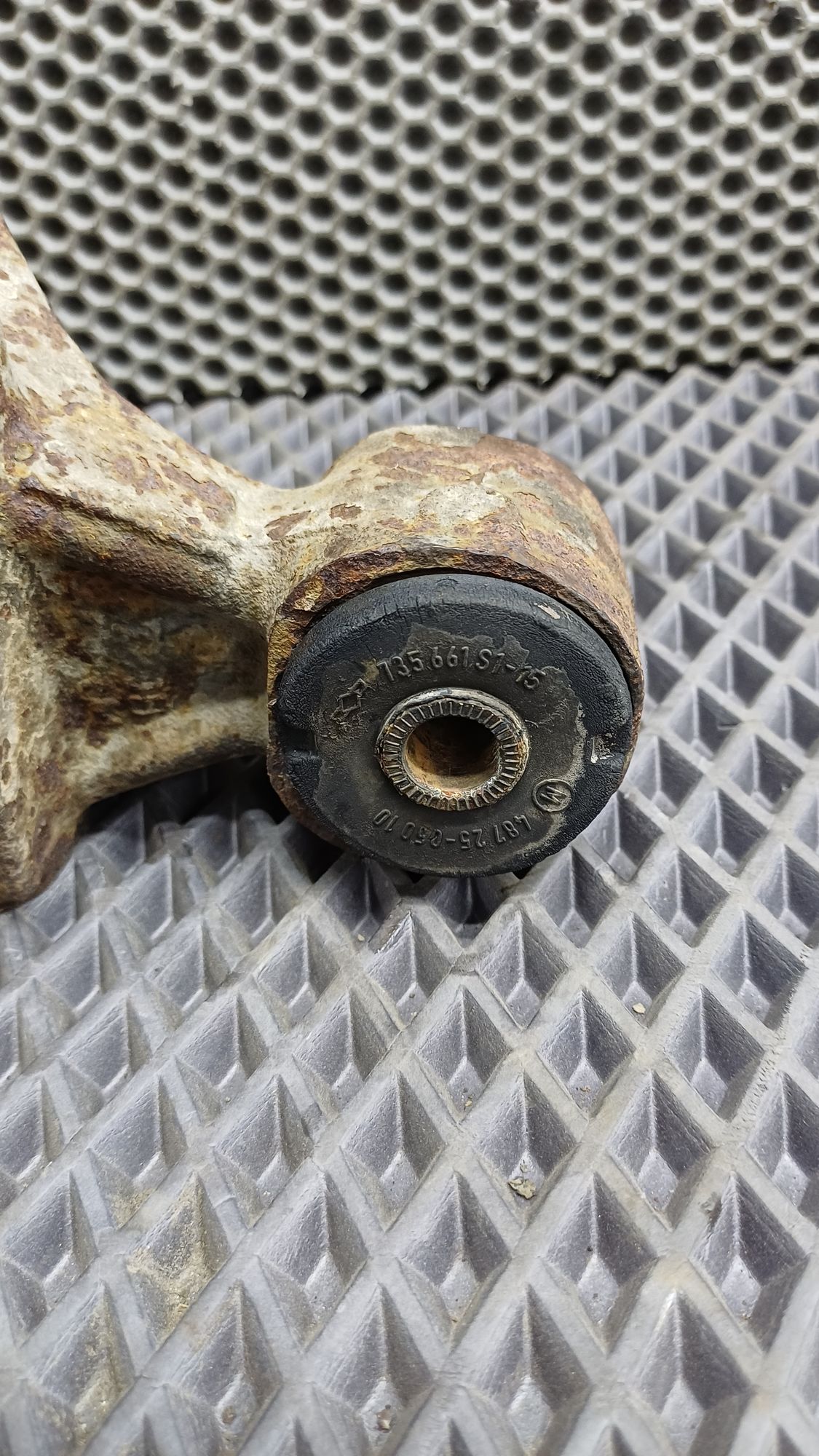 Б/У Поворотный кулак задний правый Toyota CARINA E 6 дорест. 1992—1996 1994 Зеленый, 1990 рублей, Краснодар