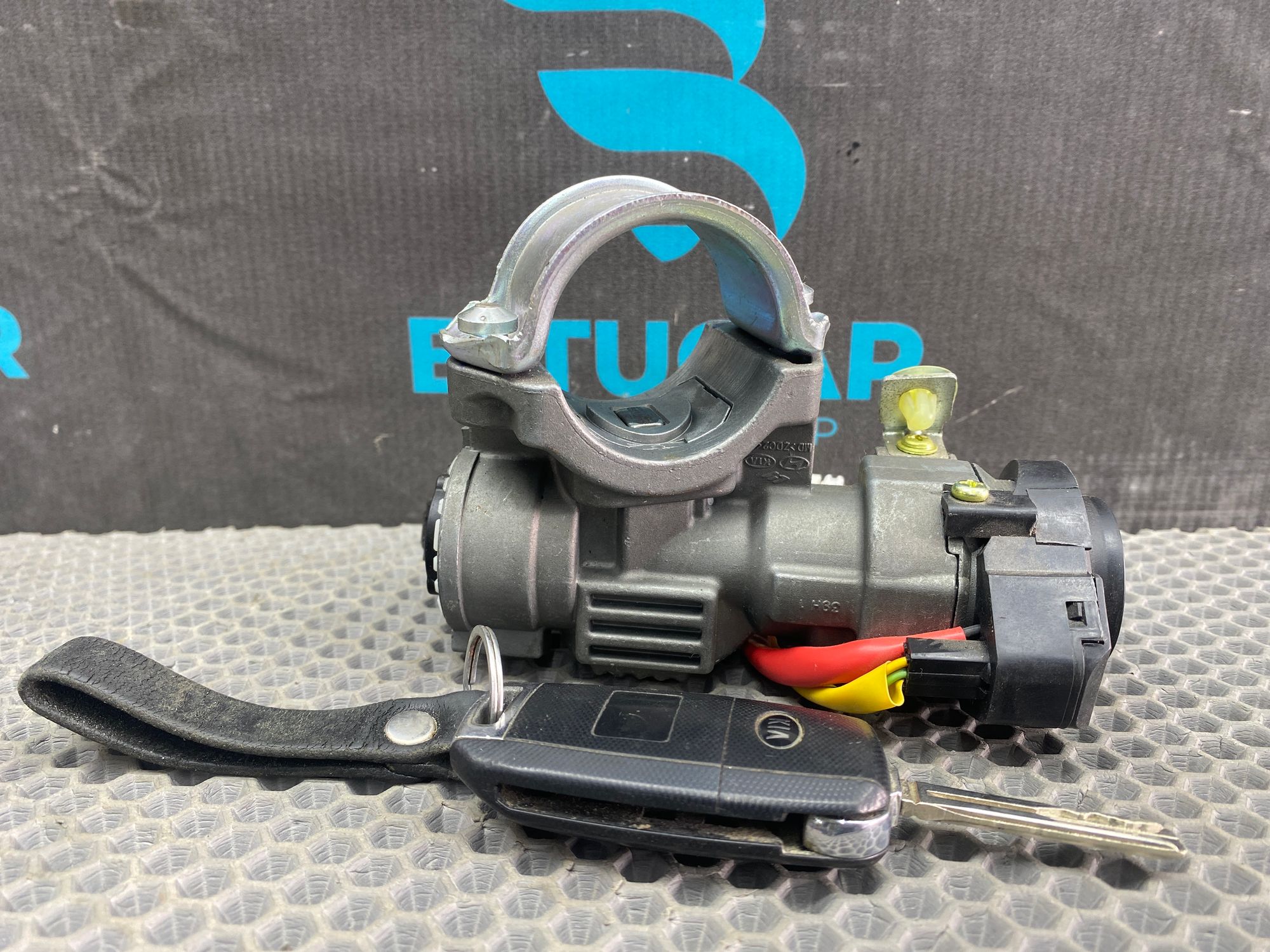 https://ycs.partsauto.market/partsauto-images/thmbs/userImages/c8f07ba63eb5b2f0f6006ea854bf8f7d/part/2b675782-64bb-4eb5-8ab2-5d62fbdcf9c1_1777547237093.jpg