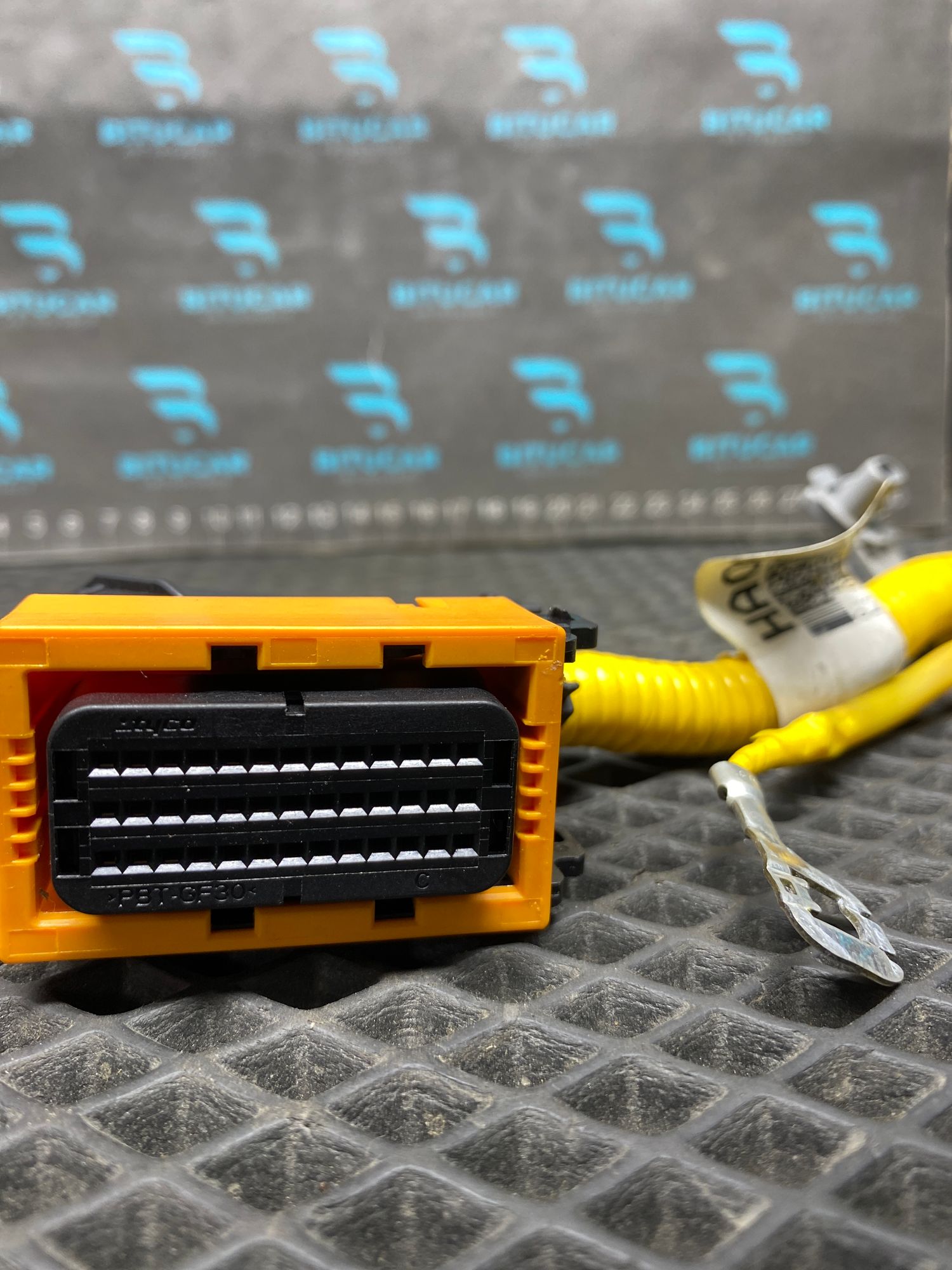 https://ycs.partsauto.market/partsauto-images/thmbs/userImages/c8f07ba63eb5b2f0f6006ea854bf8f7d/part/2b95b0f1-7081-4978-9640-d1882ebb1483_1777548473020.jpg
