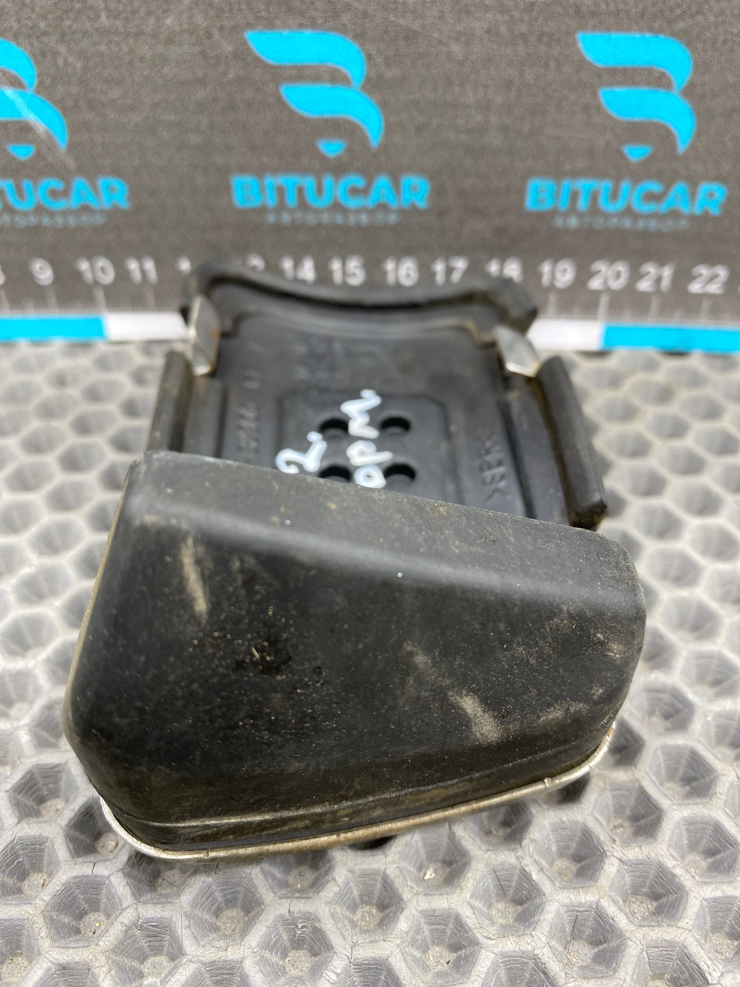https://ycs.partsauto.market/partsauto-images/thmbs/userImages/c8f07ba63eb5b2f0f6006ea854bf8f7d/part/2bdcbfb1-ad8d-4767-b220-bf2d7645ad76_1777813071458.jpg