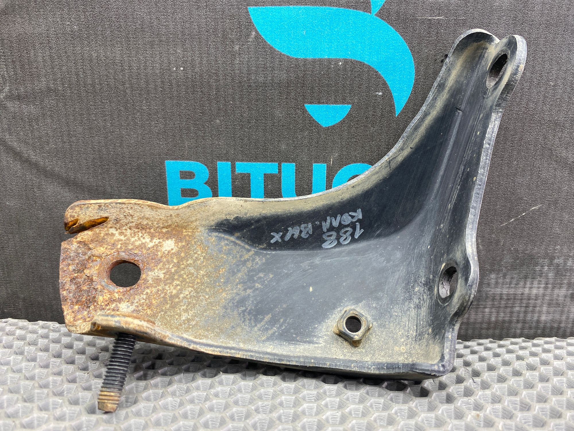 https://ycs.partsauto.market/partsauto-images/thmbs/userImages/c8f07ba63eb5b2f0f6006ea854bf8f7d/part/2c94eedb-16b4-4eba-b15d-1f3994bef8d1_1777532105007.jpg