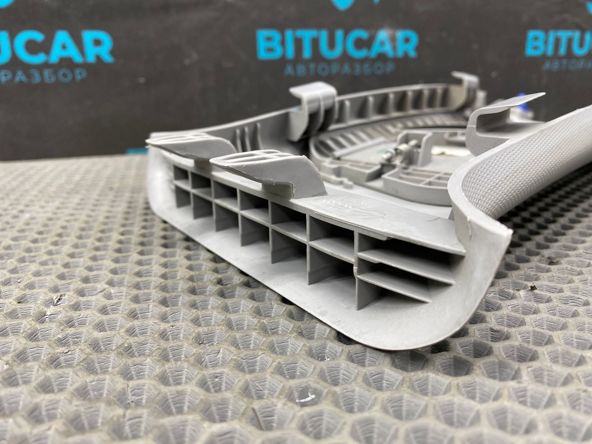 https://ycs.partsauto.market/partsauto-images/thmbs/userImages/c8f07ba63eb5b2f0f6006ea854bf8f7d/part/2d11e4fa-5ae0-4067-a90b-1b0899282e2c_1777018903093.jpg