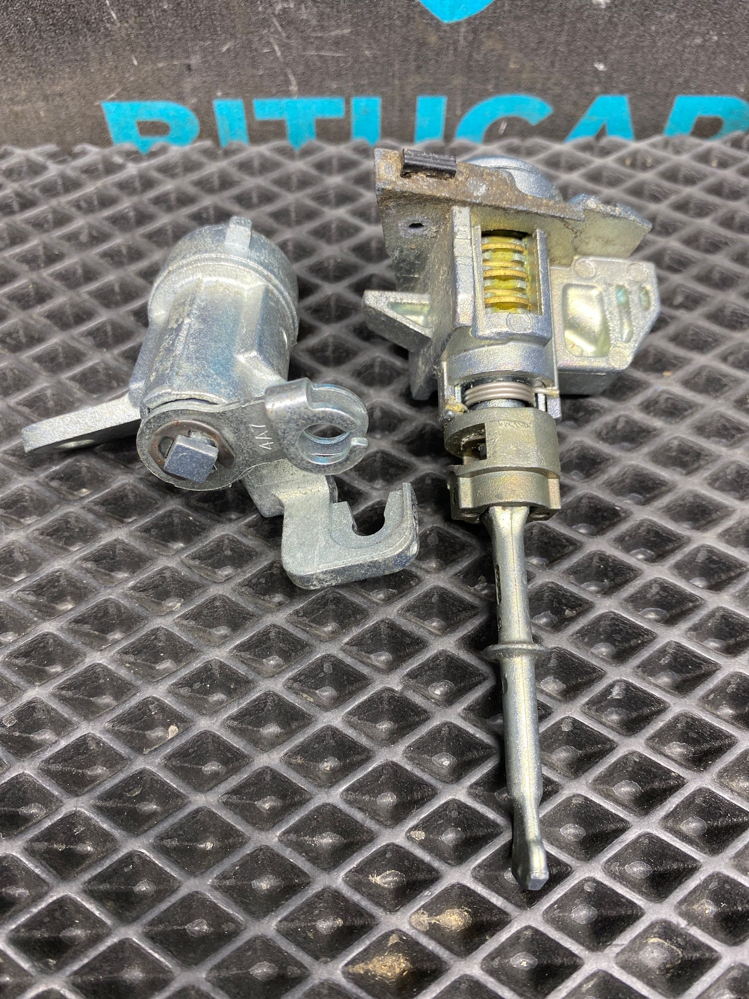 https://ycs.partsauto.market/partsauto-images/thmbs/userImages/c8f07ba63eb5b2f0f6006ea854bf8f7d/part/2d382f41-cc75-406e-a9e6-3b2c7e5ddb82_1777721227015.jpg