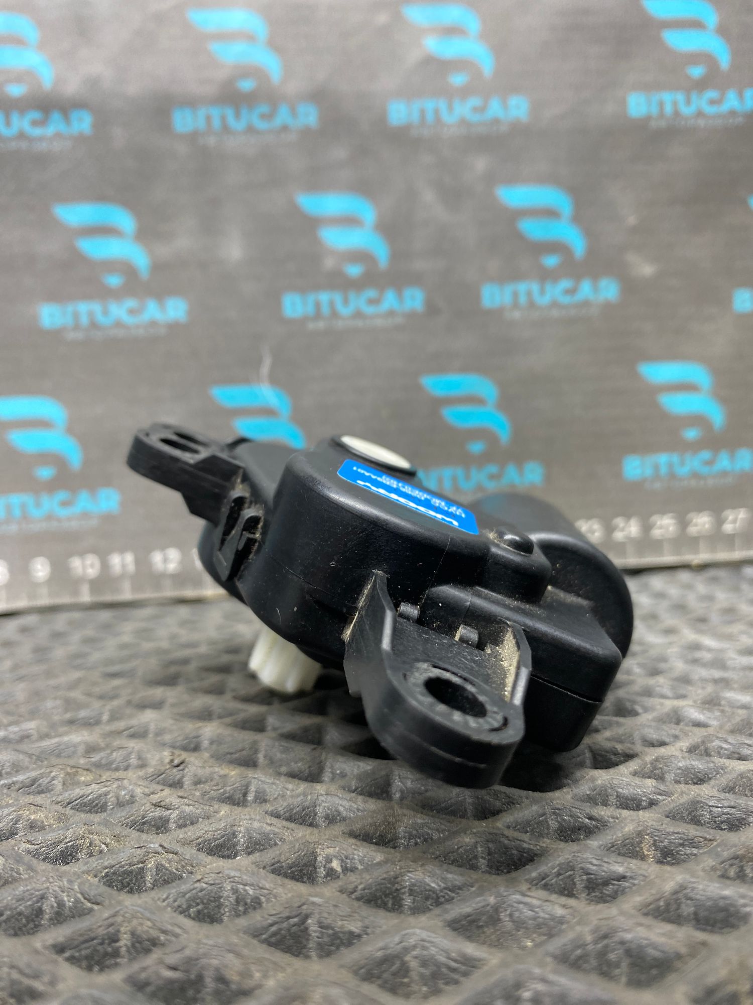 https://ycs.partsauto.market/partsauto-images/thmbs/userImages/c8f07ba63eb5b2f0f6006ea854bf8f7d/part/2d400e92-0afa-4650-a13a-d8a12a7a8665_1777553170021.jpg