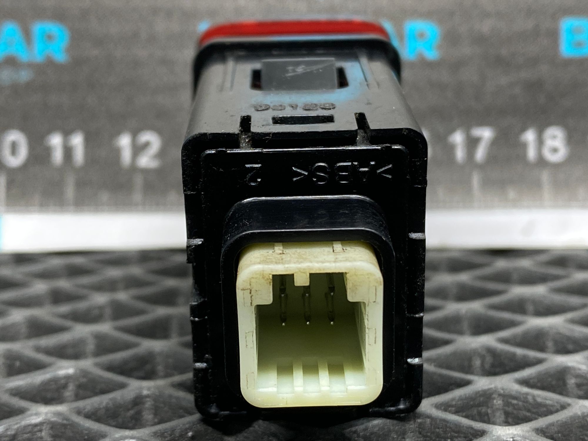 https://ycs.partsauto.market/partsauto-images/thmbs/userImages/c8f07ba63eb5b2f0f6006ea854bf8f7d/part/2d6dfc07-4583-42e8-97d7-6a263f95a268_1777711708465.jpg