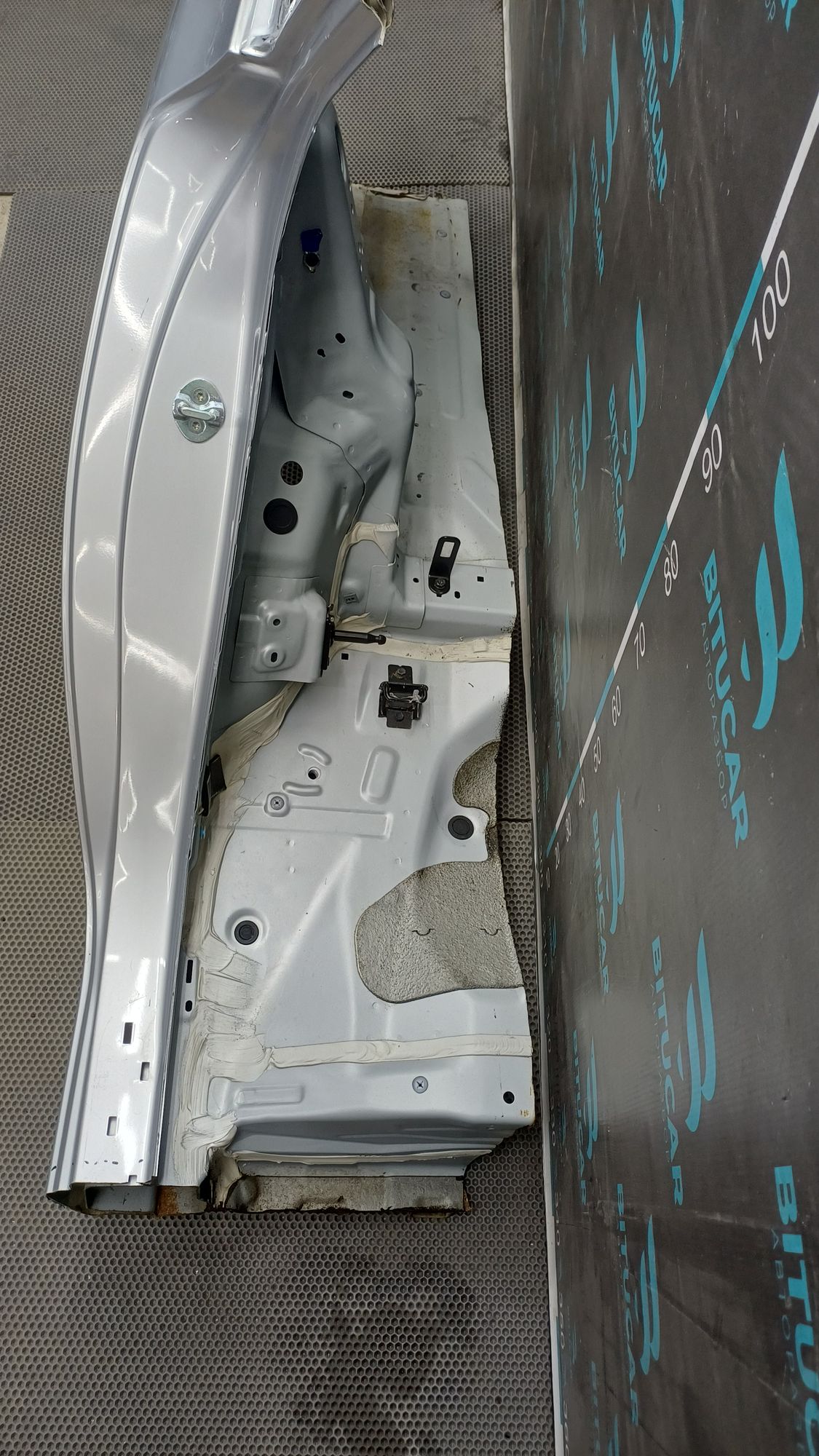 https://ycs.partsauto.market/partsauto-images/thmbs/userImages/c8f07ba63eb5b2f0f6006ea854bf8f7d/part/2d98a3bc-bfa6-4174-9808-319a478ab735_1777184665088.jpg