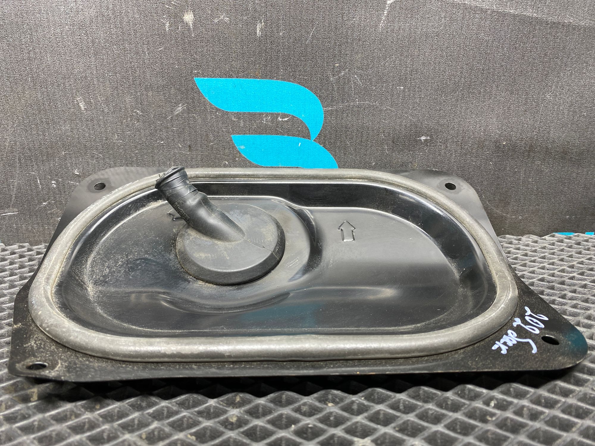 https://ycs.partsauto.market/partsauto-images/thmbs/userImages/c8f07ba63eb5b2f0f6006ea854bf8f7d/part/2e5b0c3c-d2b7-4586-ab98-ba96e56361c9_1777730926471.jpg