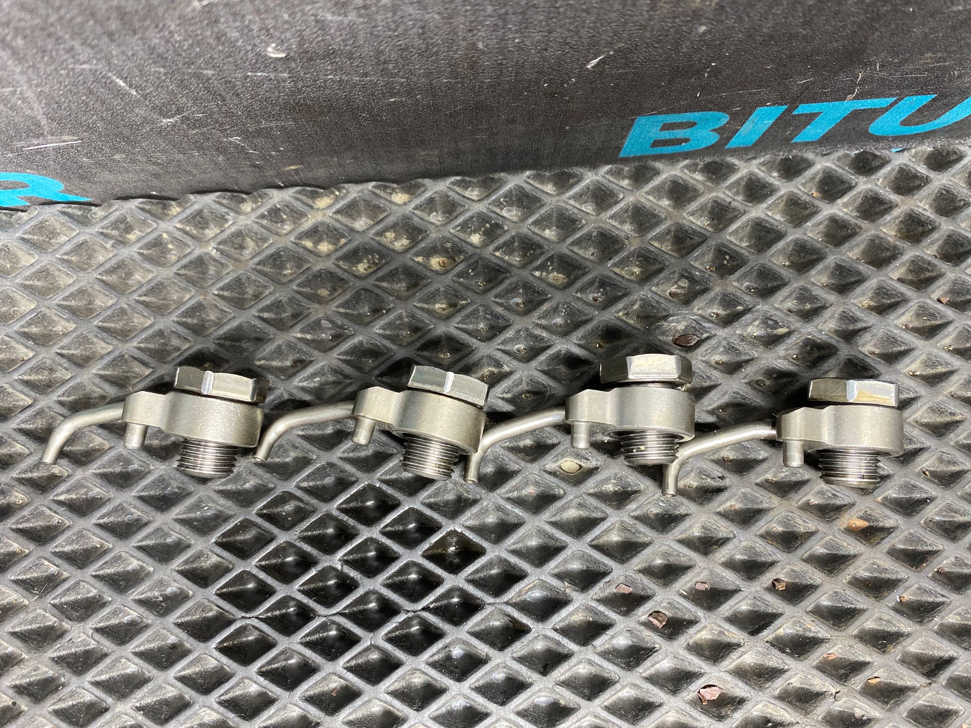 https://ycs.partsauto.market/partsauto-images/thmbs/userImages/c8f07ba63eb5b2f0f6006ea854bf8f7d/part/2e8f657a-a793-4562-ad6c-af6af84ce671_1777214221351.jpg