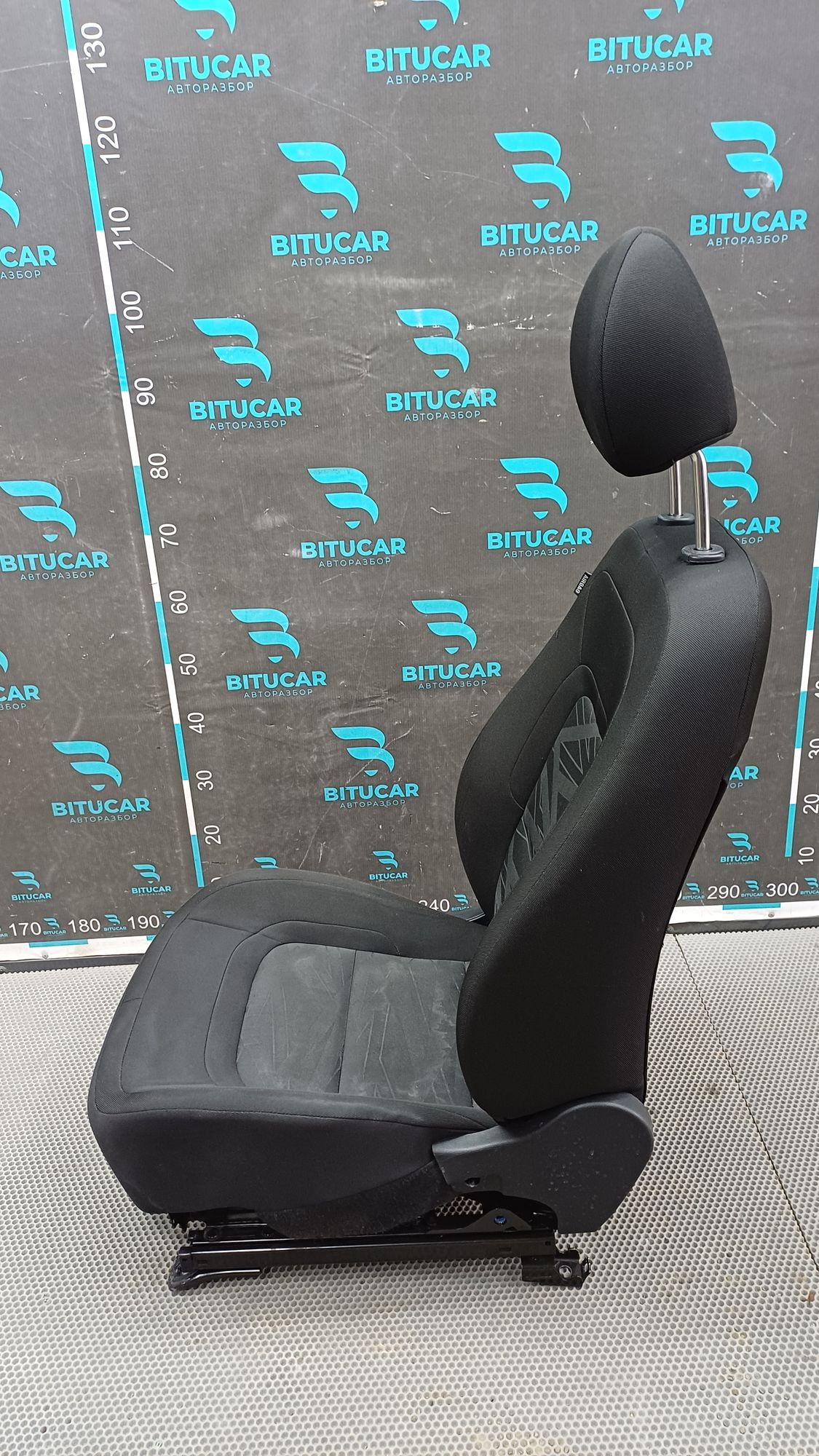 https://ycs.partsauto.market/partsauto-images/thmbs/userImages/c8f07ba63eb5b2f0f6006ea854bf8f7d/part/2f052328-0e3c-4a70-a684-90fb2ce8cba7_1777473902841.jpg