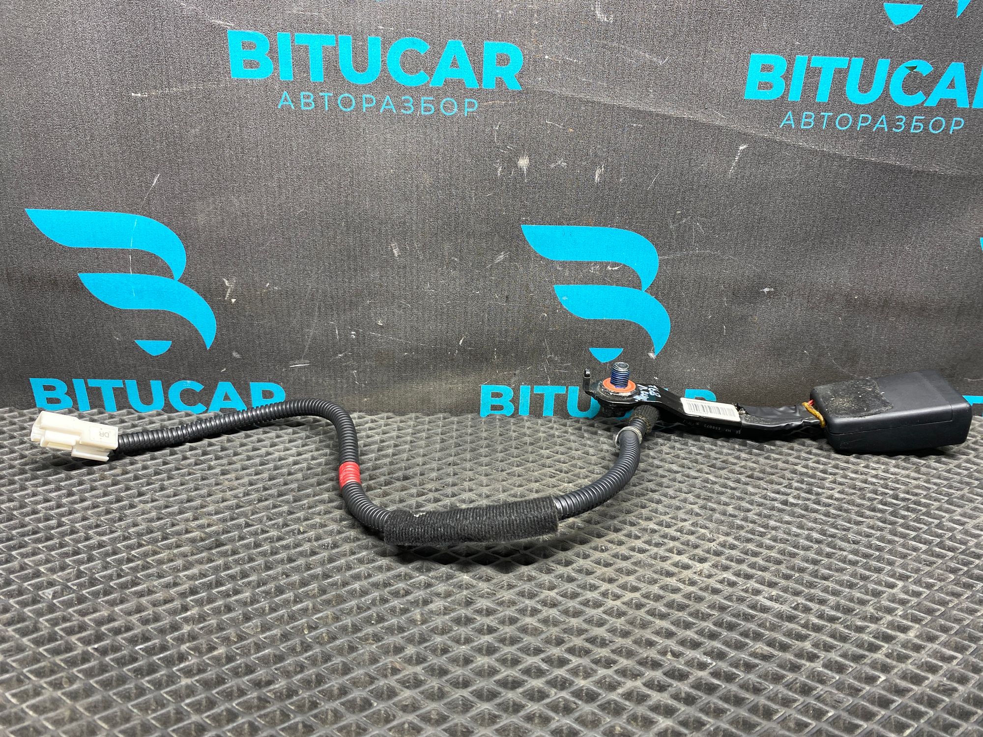 https://ycs.partsauto.market/partsauto-images/thmbs/userImages/c8f07ba63eb5b2f0f6006ea854bf8f7d/part/2f8c73ef-9ae7-4c5c-8e82-f777efad0e4c_1777549265668.jpg