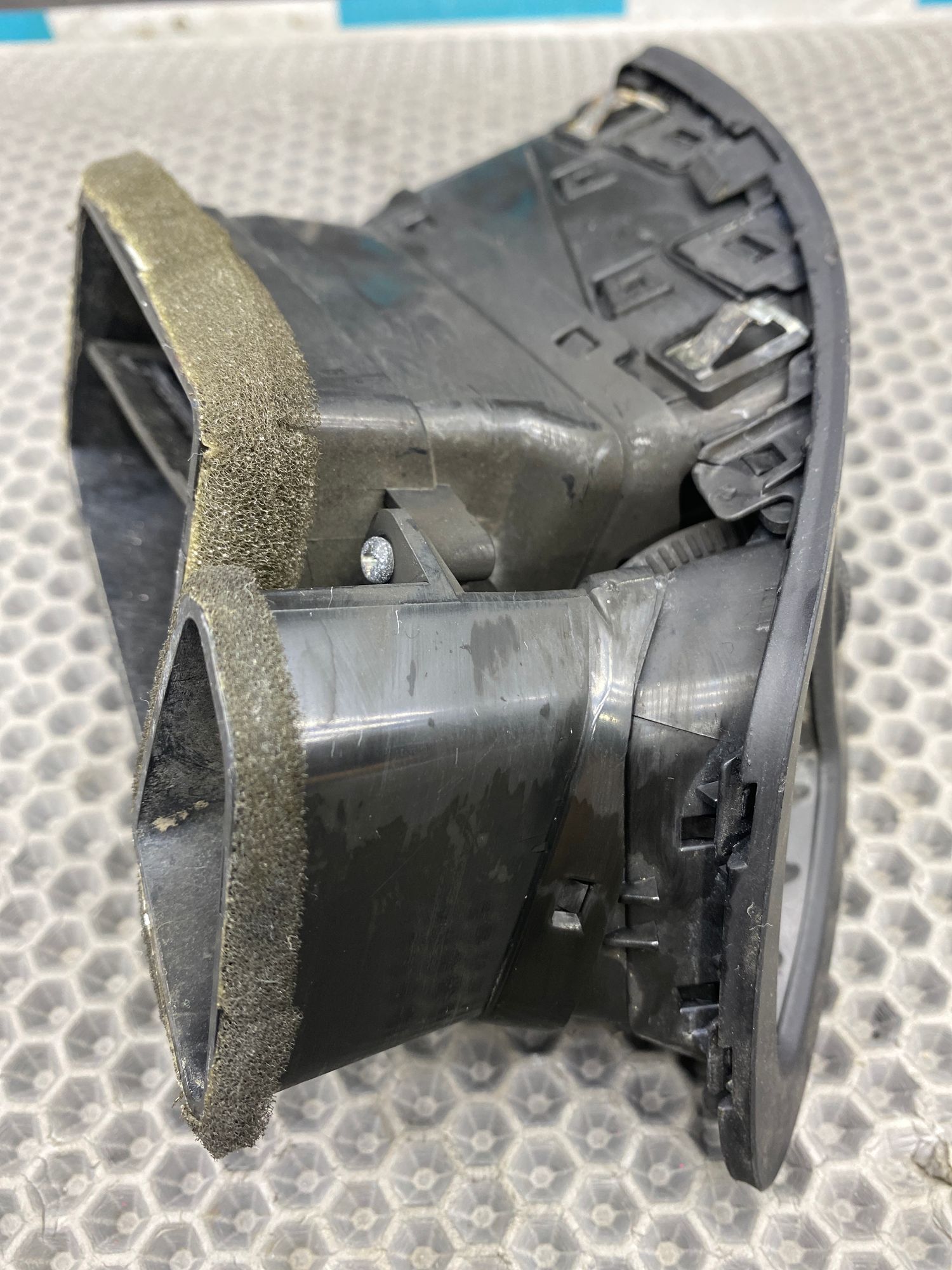 https://ycs.partsauto.market/partsauto-images/thmbs/userImages/c8f07ba63eb5b2f0f6006ea854bf8f7d/part/2fce83c3-e153-4fe6-8897-d557c41999fd_1775049897578.jpg