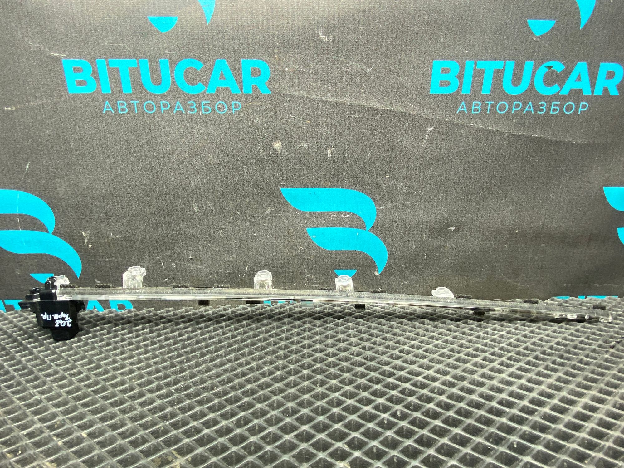 https://ycs.partsauto.market/partsauto-images/thmbs/userImages/c8f07ba63eb5b2f0f6006ea854bf8f7d/part/300e128b-aa5a-4407-ba08-bebb466d1204_1777718854277.jpg
