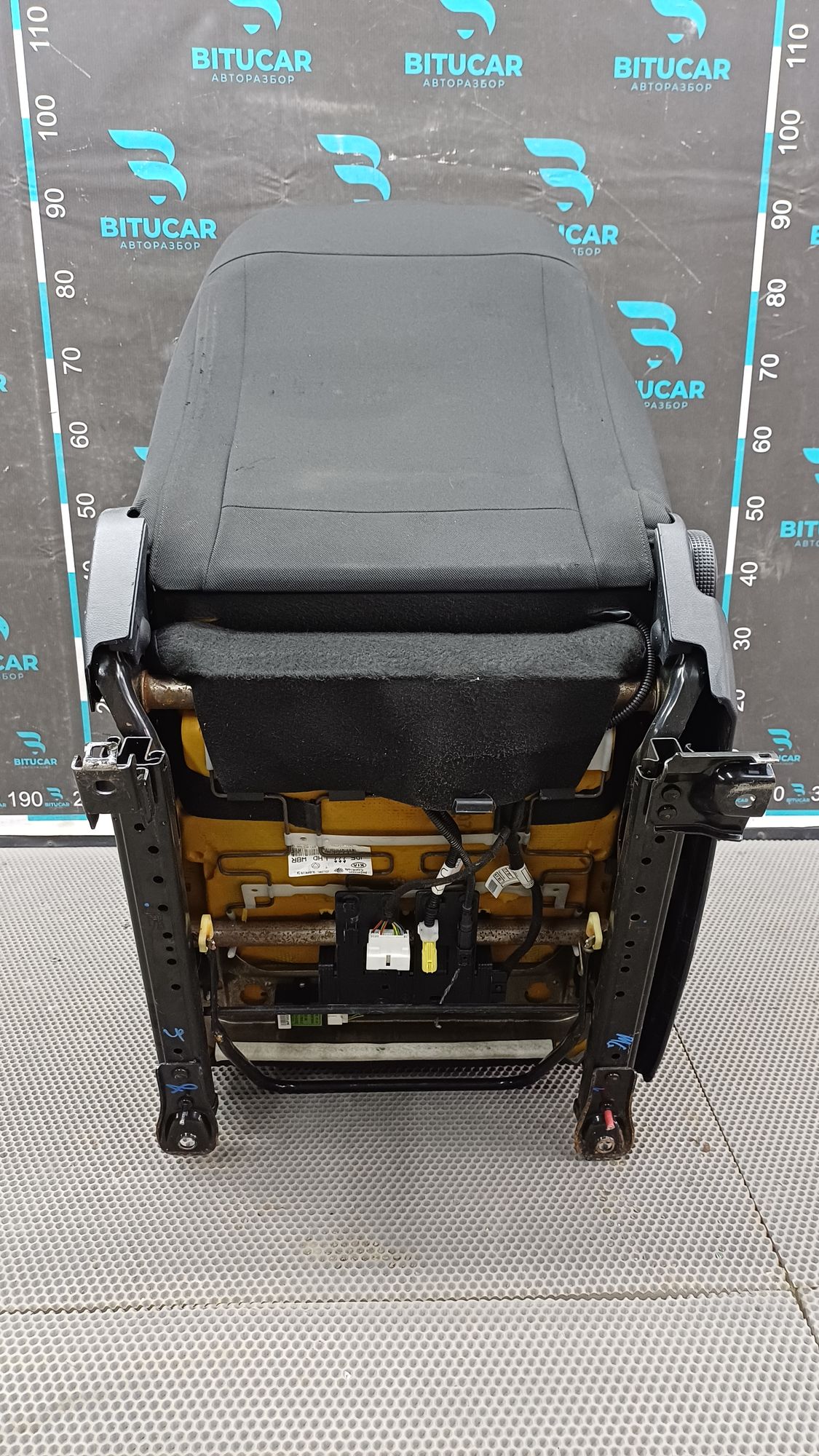 https://ycs.partsauto.market/partsauto-images/thmbs/userImages/c8f07ba63eb5b2f0f6006ea854bf8f7d/part/301abb81-0048-423f-b988-bf2907f0fd35_1777473903006.jpg