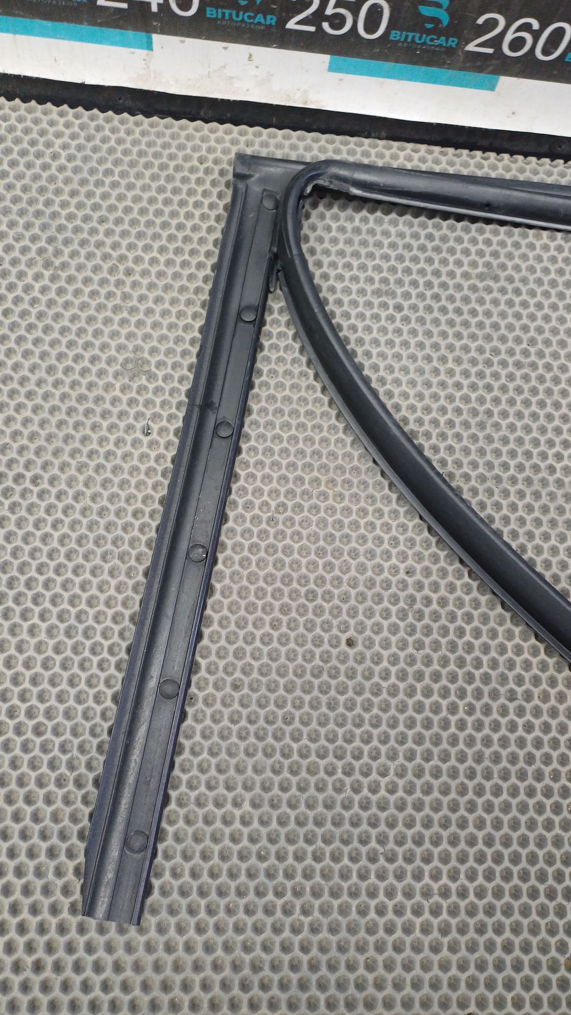 https://ycs.partsauto.market/partsauto-images/thmbs/userImages/c8f07ba63eb5b2f0f6006ea854bf8f7d/part/301ff33a-50bc-41b8-9709-8c4364c24356_1777202646136.jpg