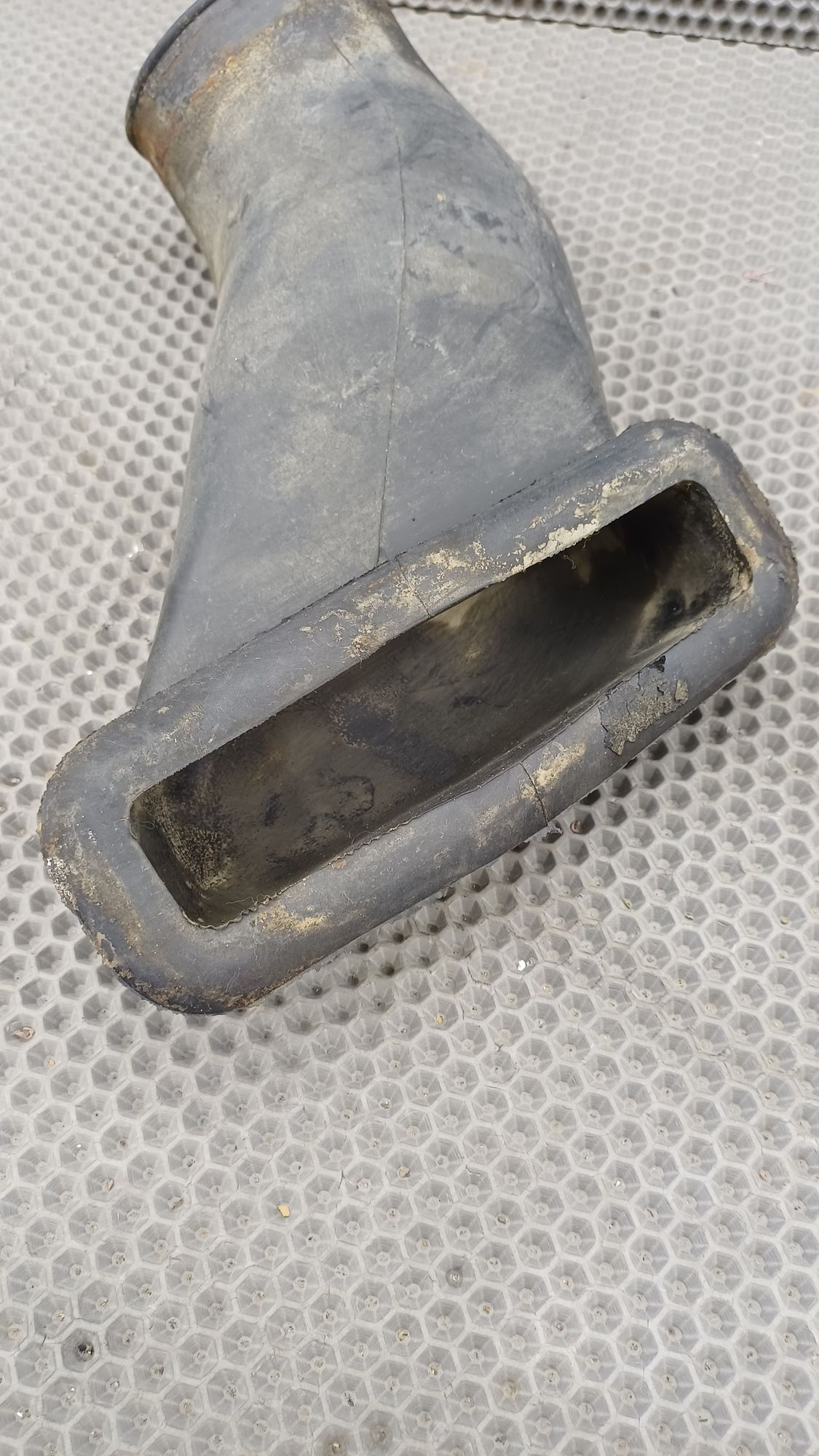 https://ycs.partsauto.market/partsauto-images/thmbs/userImages/c8f07ba63eb5b2f0f6006ea854bf8f7d/part/3024eb5a-fb52-4f52-9144-d2ac5bc8c819_1774188429447.jpg