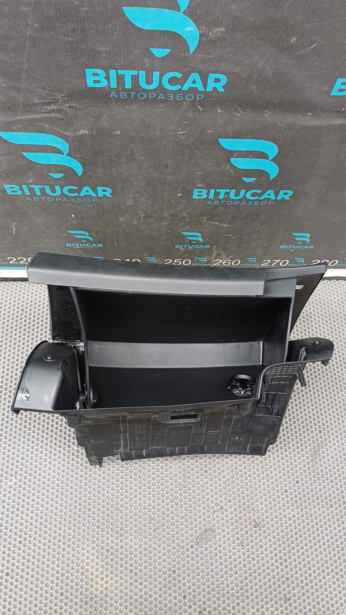 https://ycs.partsauto.market/partsauto-images/thmbs/userImages/c8f07ba63eb5b2f0f6006ea854bf8f7d/part/31054979-b3fe-475f-8113-8ba96a685c40_1775833032561.jpg