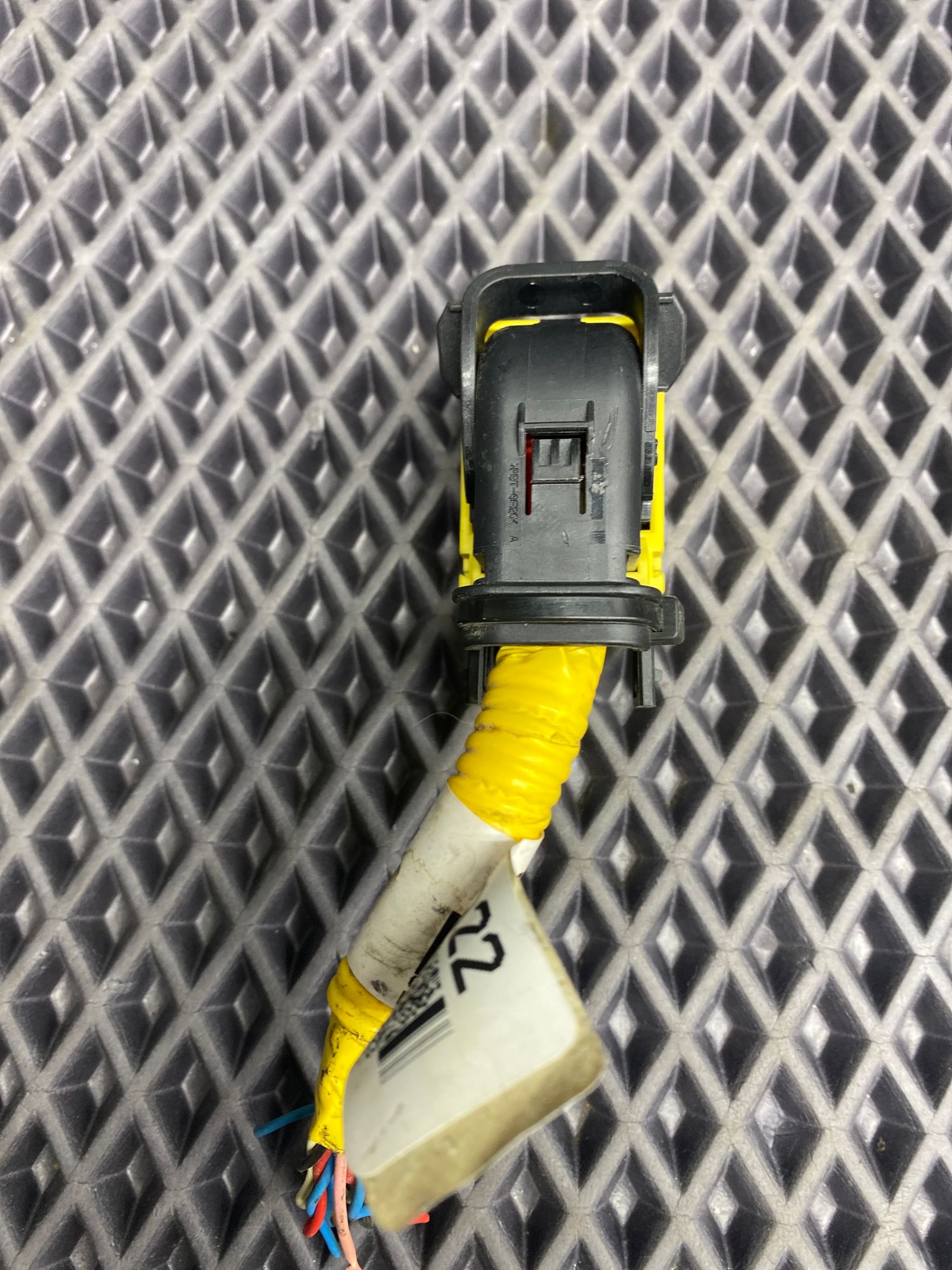 Б/У Фишка блока airbag центральной консоли Kia Ceed 2 JD (G4FG) 1.6L AT 2013 Хэтчбек, 990 рублей, Краснодар