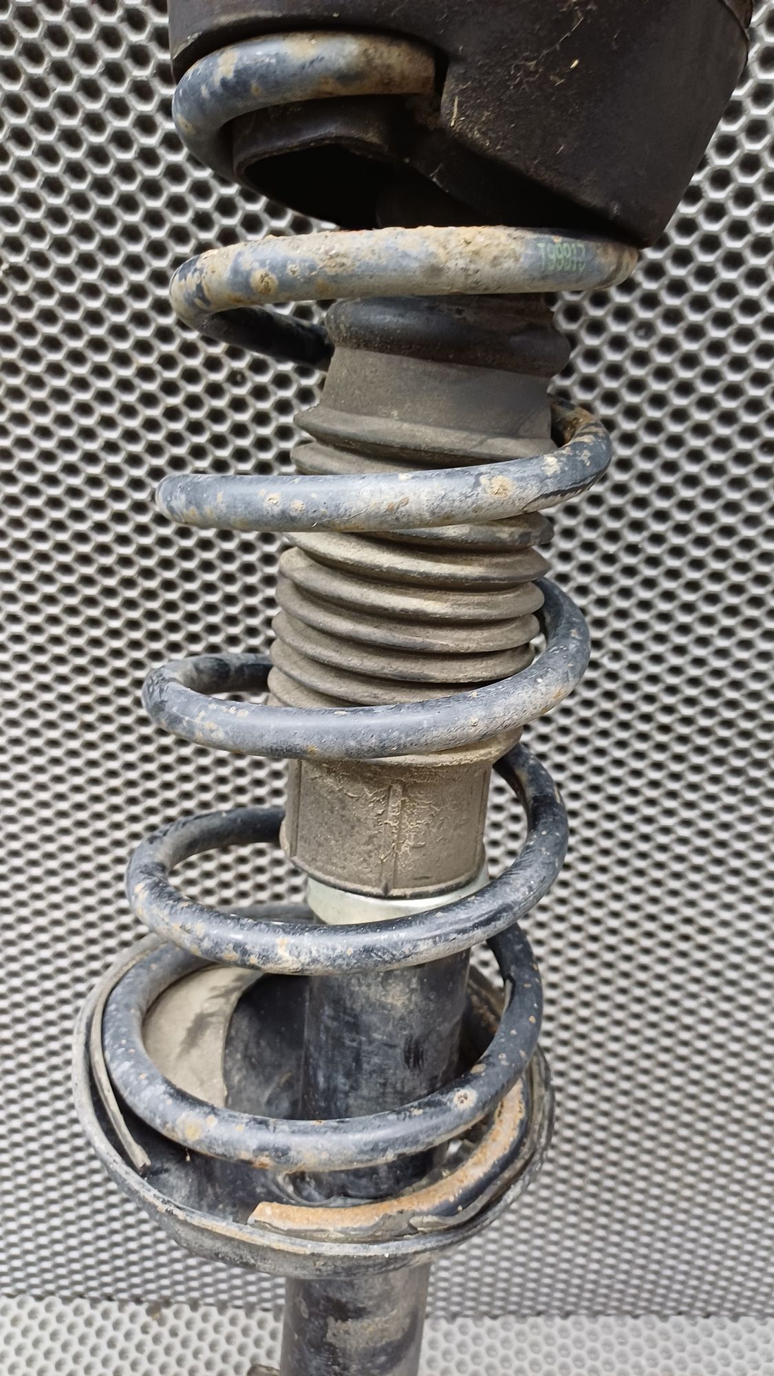 Б/У Амортизатор задний левый в сборе с пружиной Toyota CARINA E 6 дорест. 1992—1996 1994 Зеленый, 2490 рублей, Краснодар