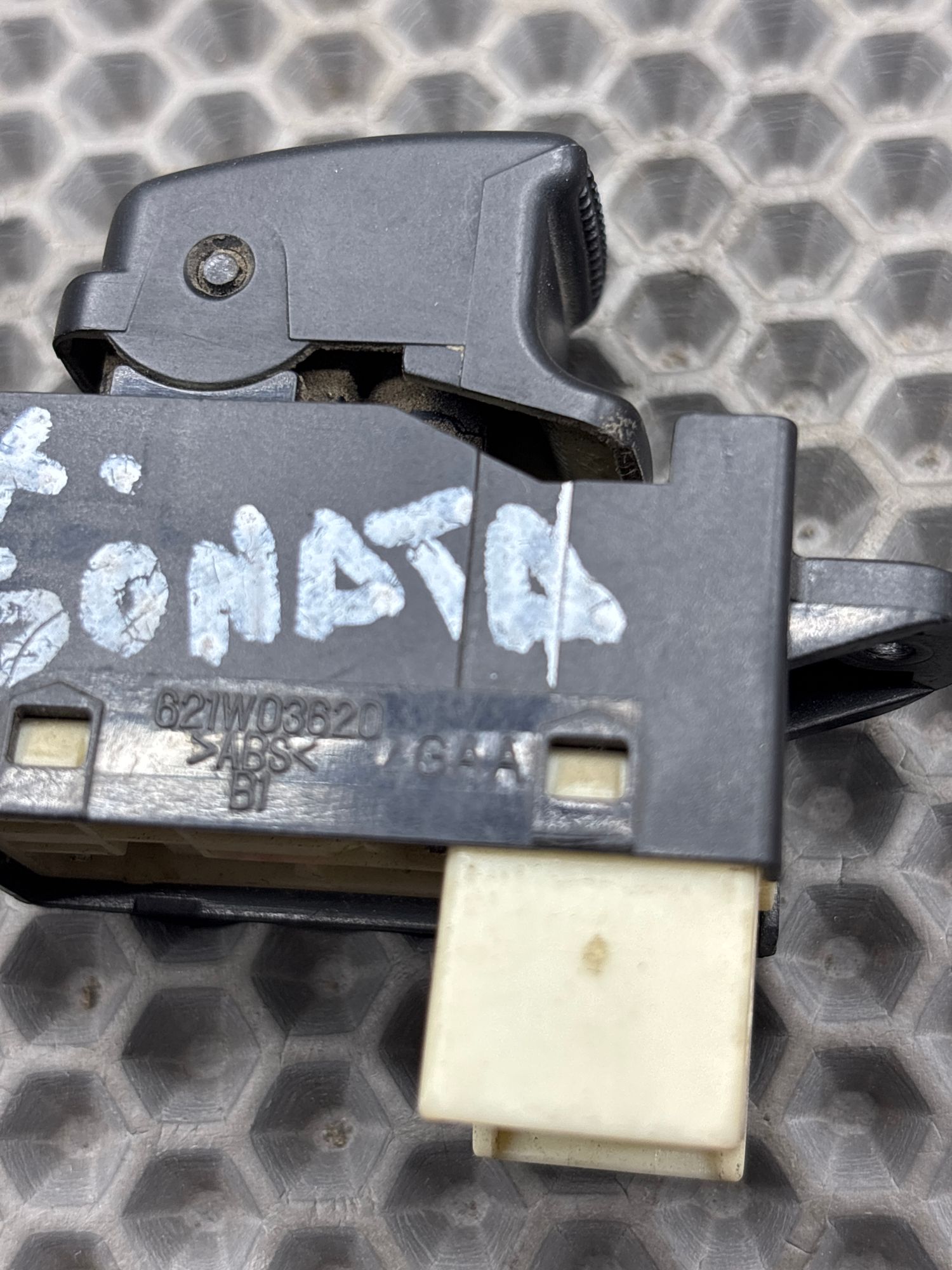 Кнопка стеклоподъемника задняя Нyundаi Sоnatа EF G6ВА 1998-2013, 690 рублей, Краснодар