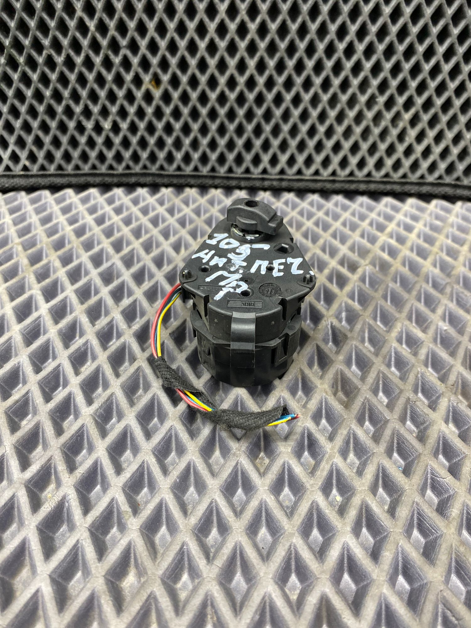 Б/У Сервопривод заслонки отопителя BMW 7-Series 4 дорест. 2001—2005 2003 Черный, 890 рублей, Краснодар