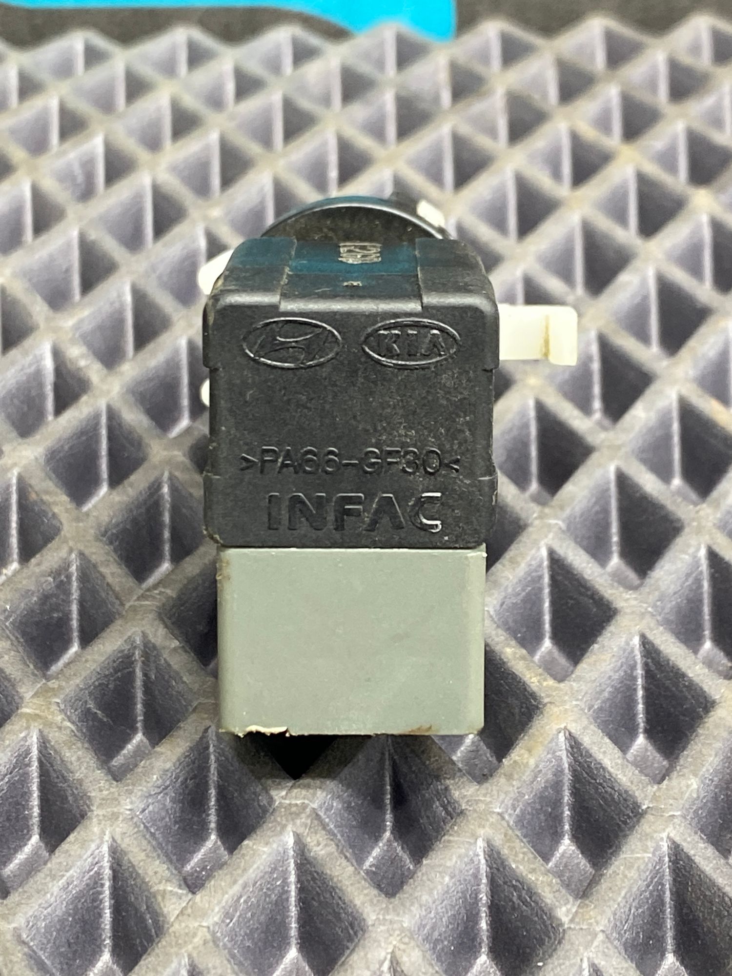 https://ycs.partsauto.market/partsauto-images/thmbs/userImages/c8f07ba63eb5b2f0f6006ea854bf8f7d/part/3365c70a-7403-4d24-abeb-b6b645935f68_1773994998104.jpg
