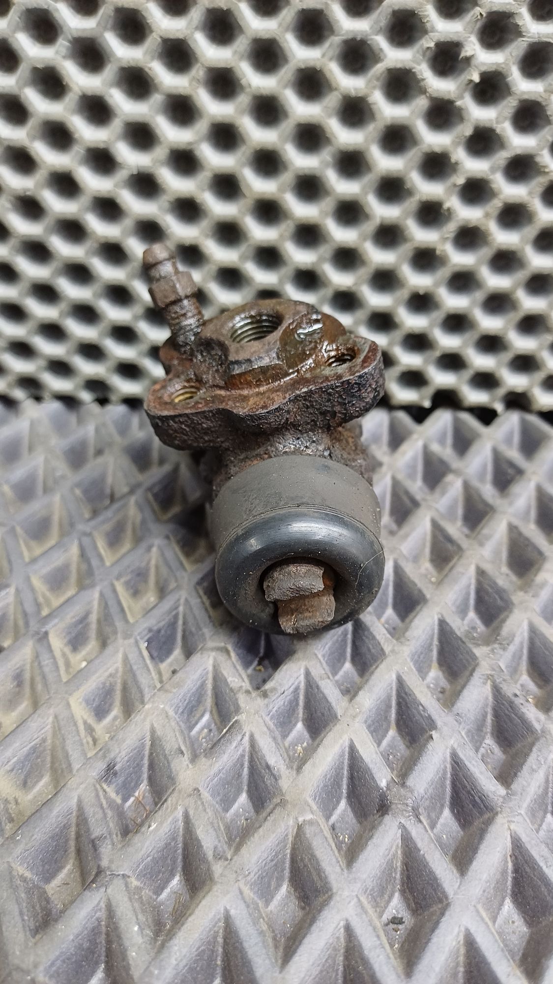 Б/У Цилиндр тормозной задний правый Toyota CARINA E 6 дорест. 1992—1996 1994 Зеленый, 499 рублей, Краснодар