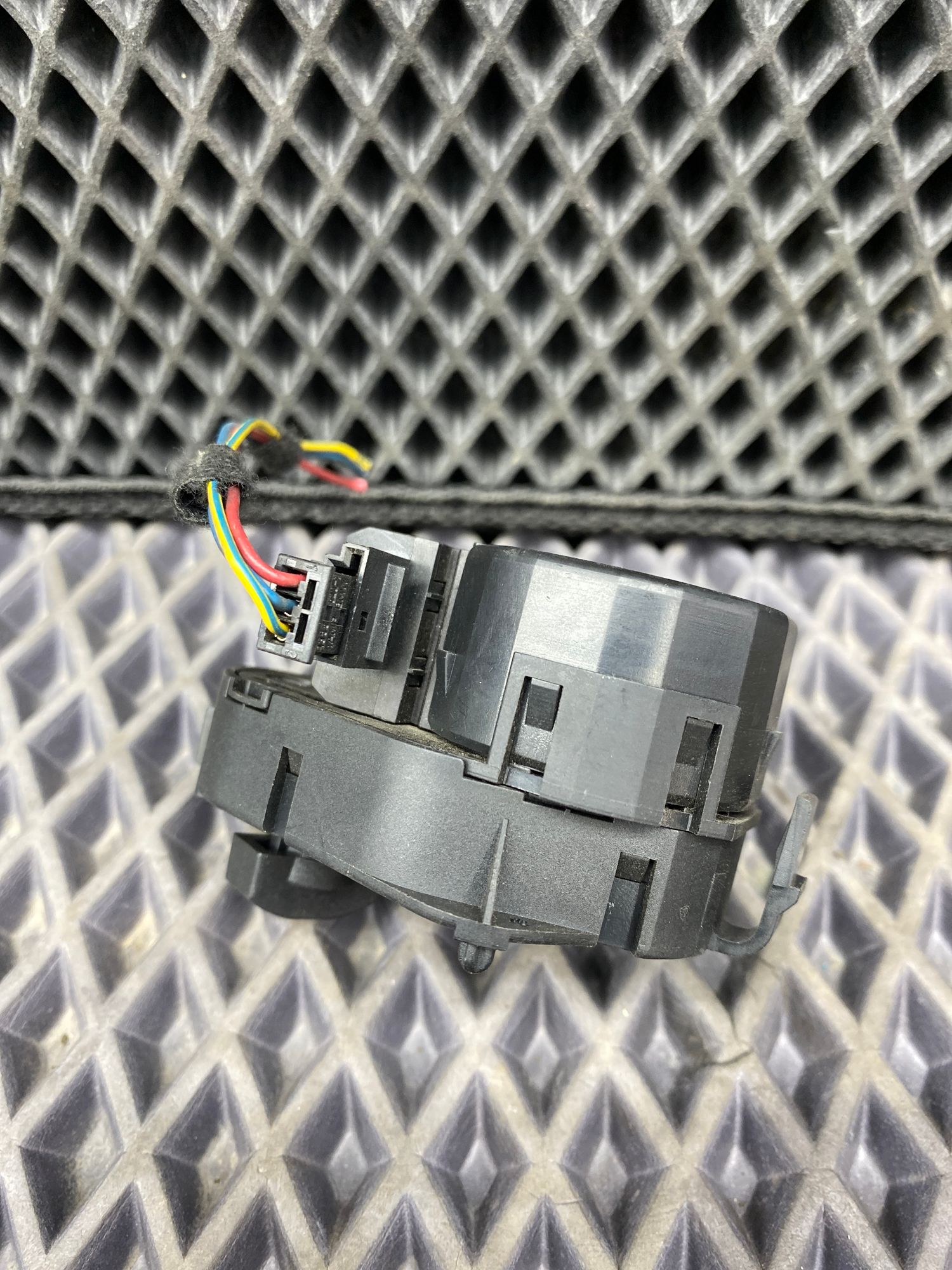 Б/У Сервопривод заслонок отопителя BMW 7-Series 4 дорест. 2001—2005 2003 Черный, 890 рублей, Краснодар